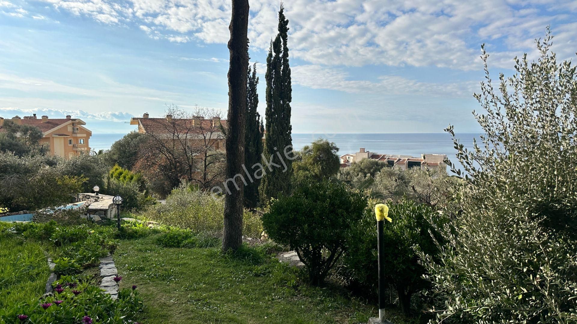 Kuşadası Marina Bölgesi İmbat Sitesinde Deniz Manzaralı Kiralık 2+1 - Görsel 14