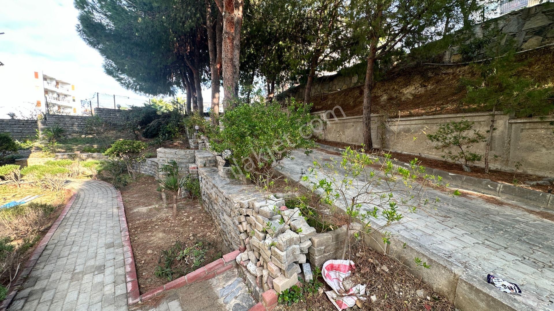 Kuşadası Marina Bölgesi İmbat Sitesinde Deniz Manzaralı Kiralık 2+1 - Görsel 16