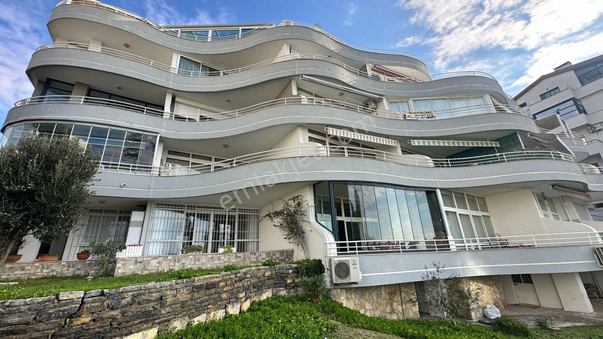 Kuşadası Marina Bölgesi İmbat Sitesinde Deniz Manzaralı Kiralık 2+1 - Görsel 3