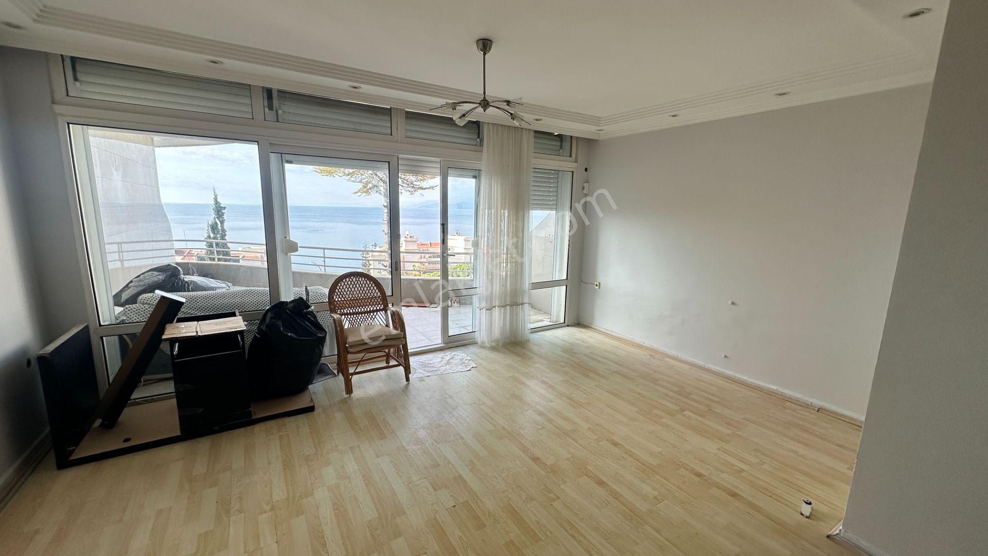 Kuşadası Marina Bölgesi İmbat Sitesinde Deniz Manzaralı Kiralık 2+1 - Görsel 7