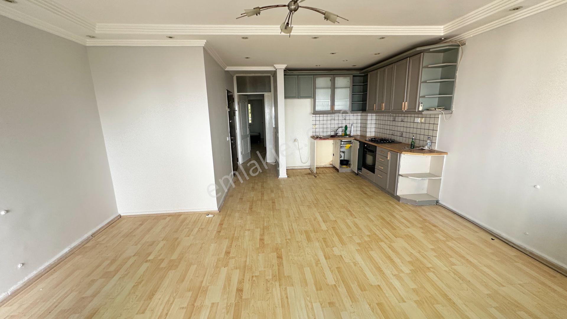 Kuşadası Marina Bölgesi İmbat Sitesinde Deniz Manzaralı Kiralık 2+1 - Görsel 5