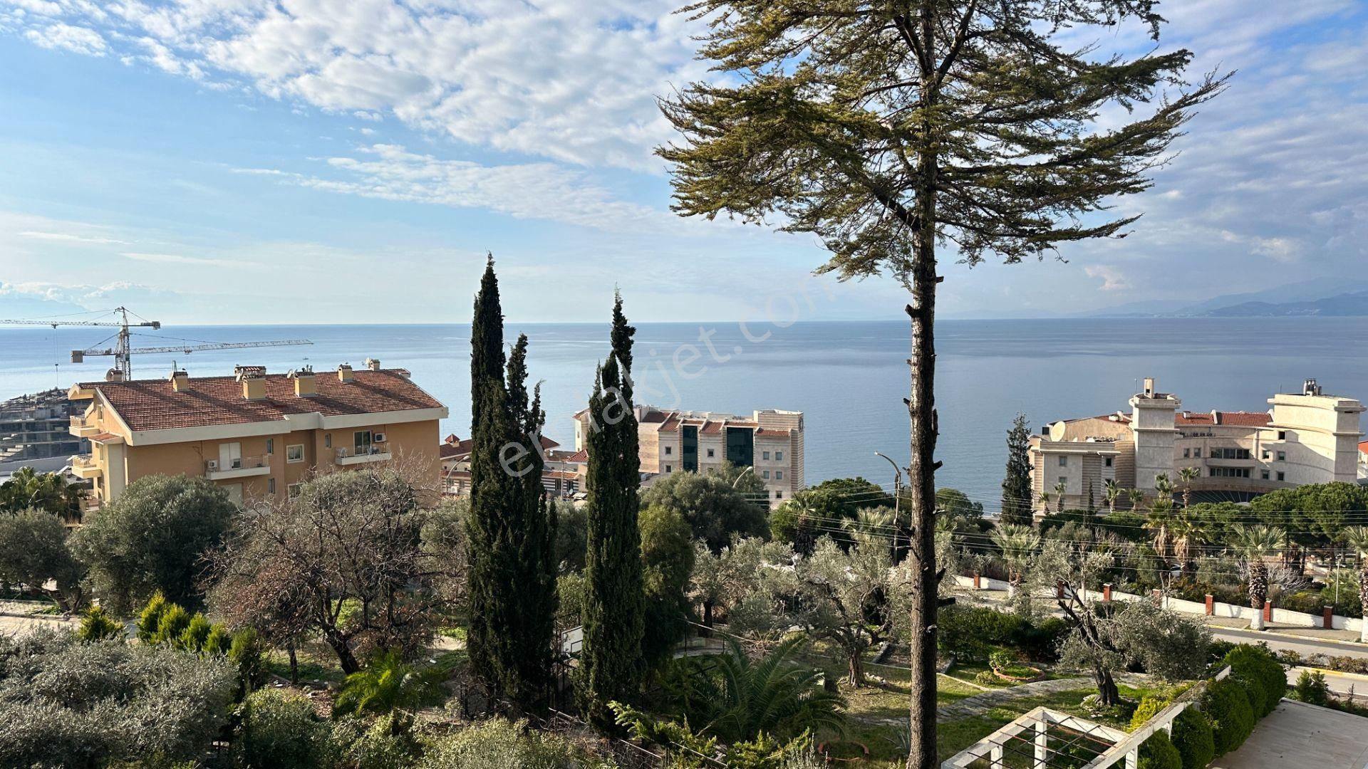 Kuşadası Marina Bölgesi İmbat Sitesinde Deniz Manzaralı Kiralık 2+1 - Görsel 4