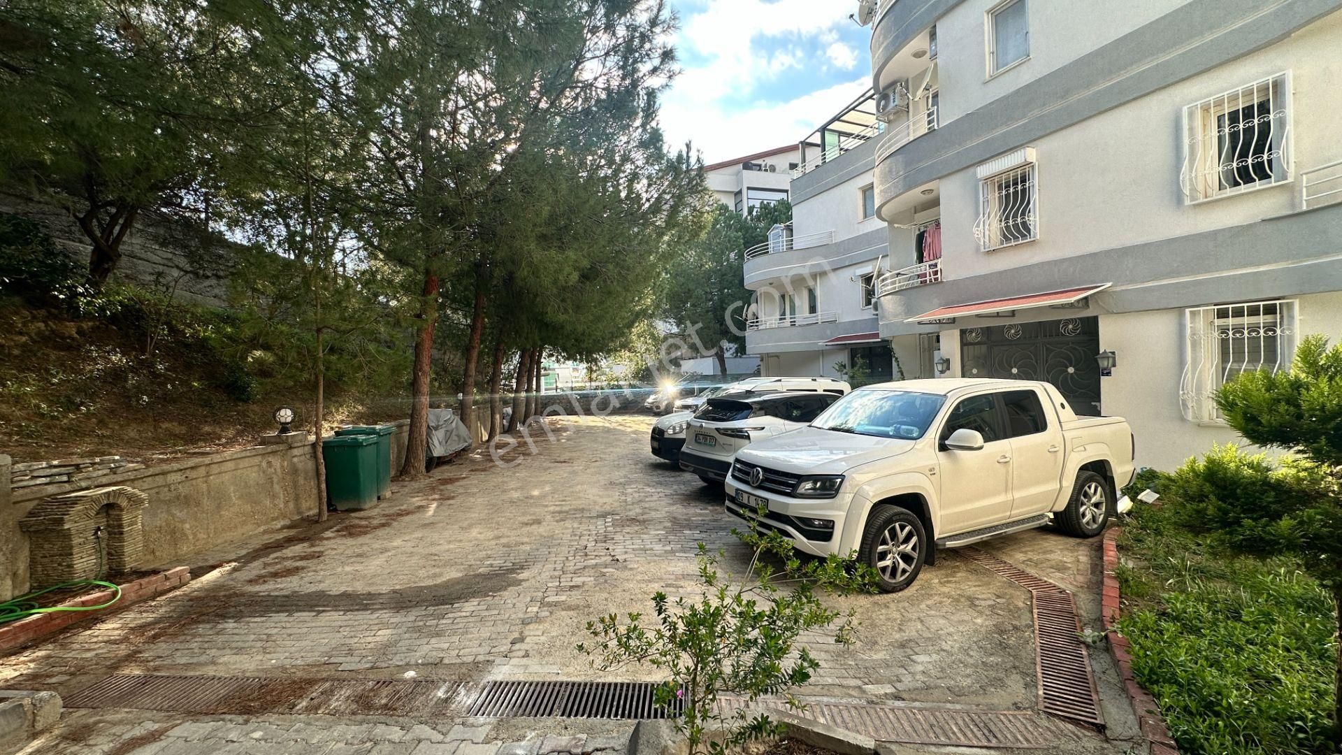 Kuşadası Marina Bölgesi İmbat Sitesinde Deniz Manzaralı Kiralık 2+1 - Görsel 15