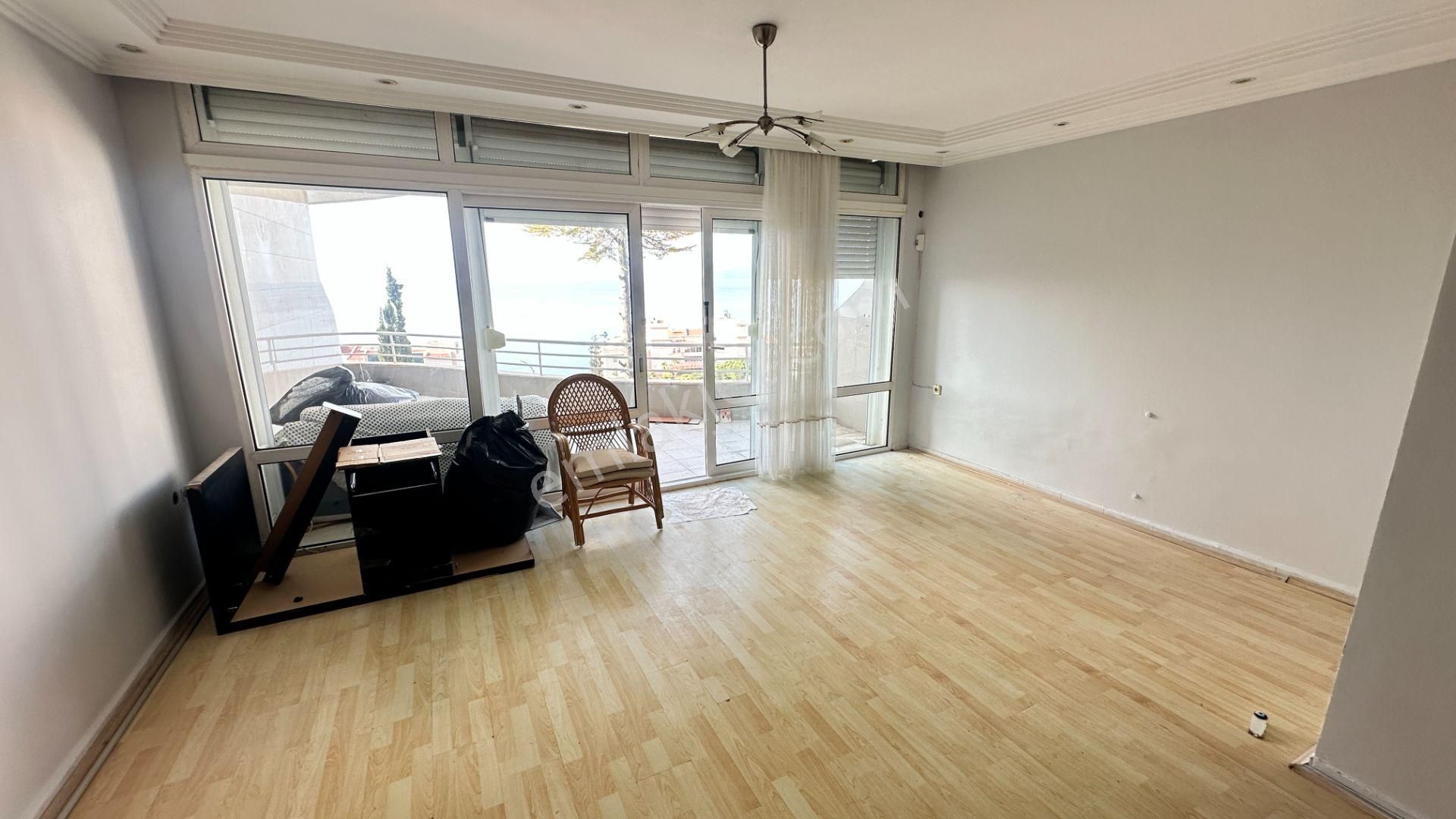 Kuşadası Marina Bölgesi İmbat Sitesinde Deniz Manzaralı Kiralık 2+1 - Görsel 6