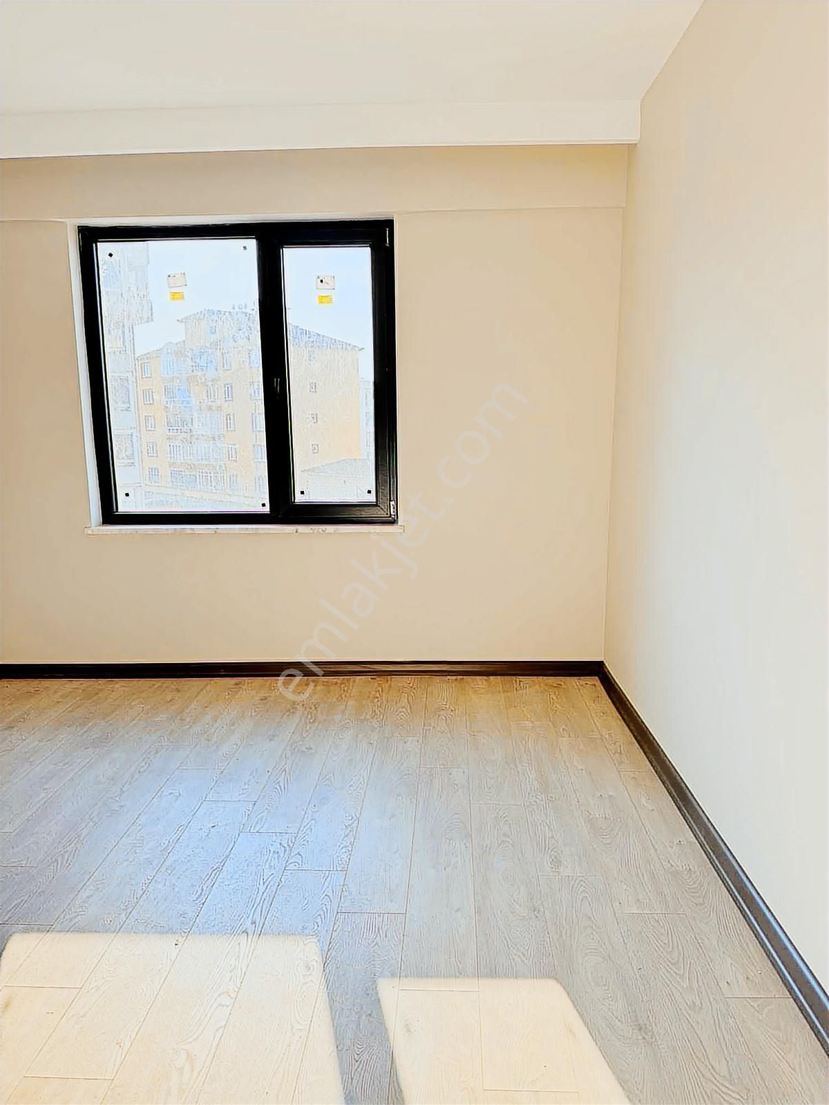 Üçevlerde Sıfır Bahçeli Otoparklı Büyük Lüks Satılık 3+1 Daire - Görsel 14