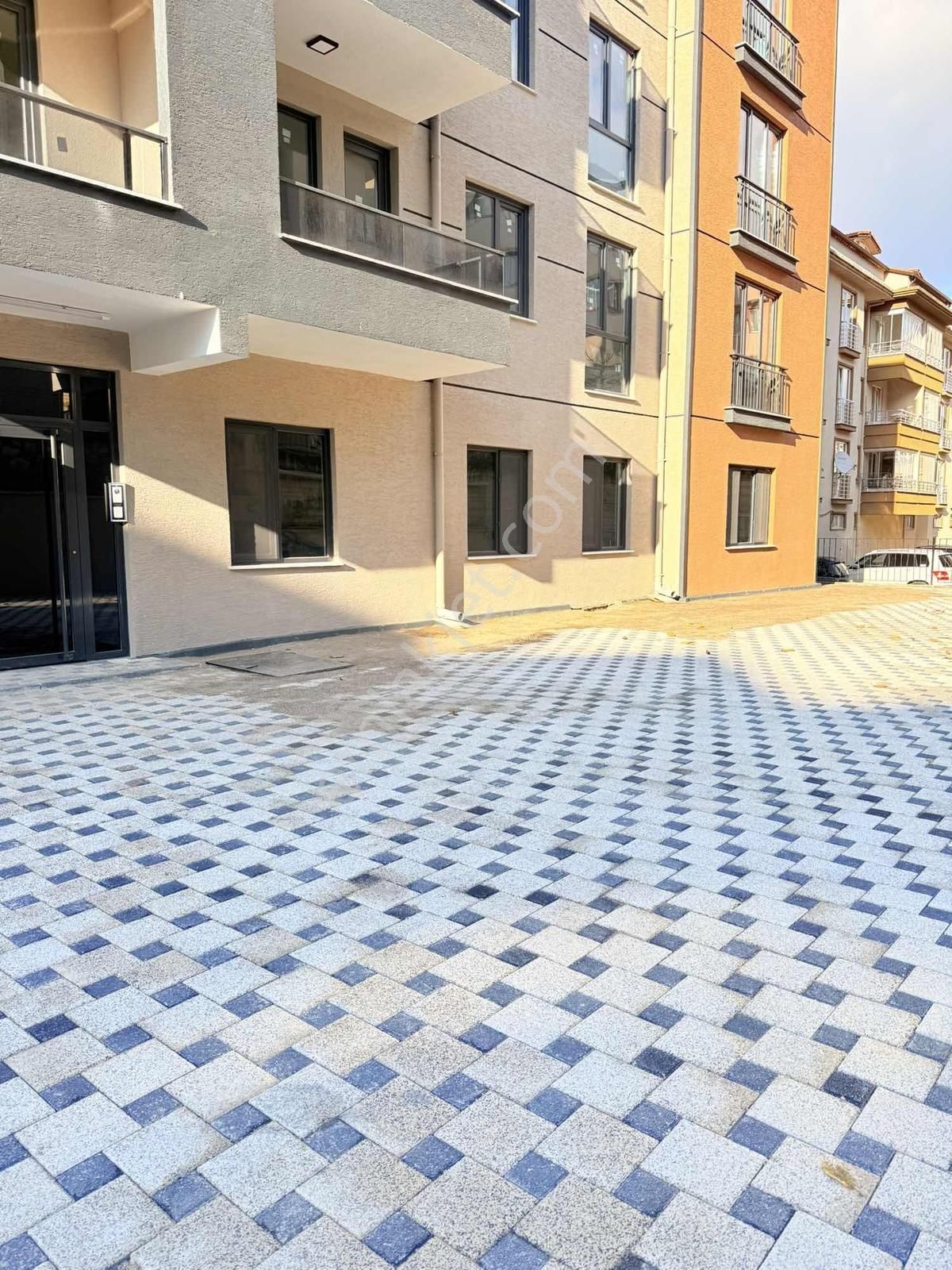 Üçevlerde Sıfır Bahçeli Otoparklı Büyük Lüks Satılık 3+1 Daire - Görsel 8