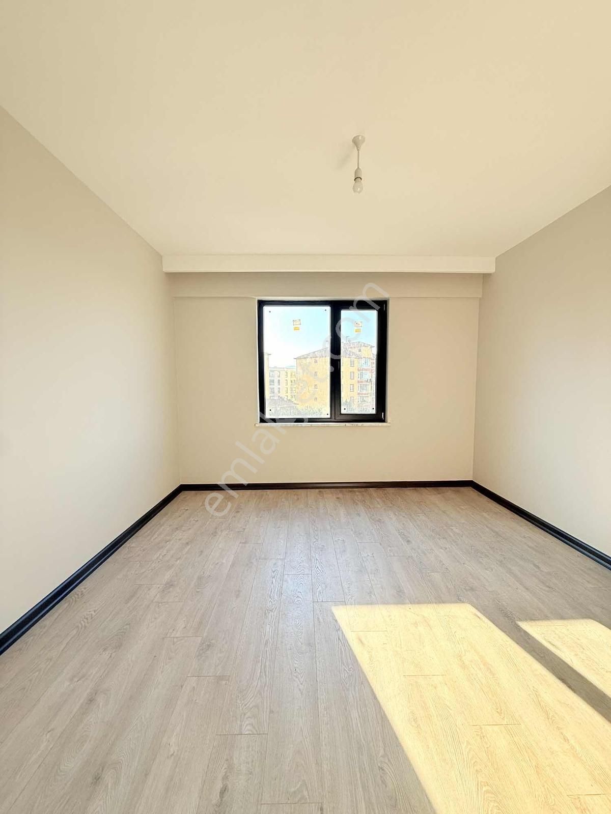 Üçevlerde Sıfır Bahçeli Otoparklı Büyük Lüks Satılık 3+1 Daire - Görsel 3