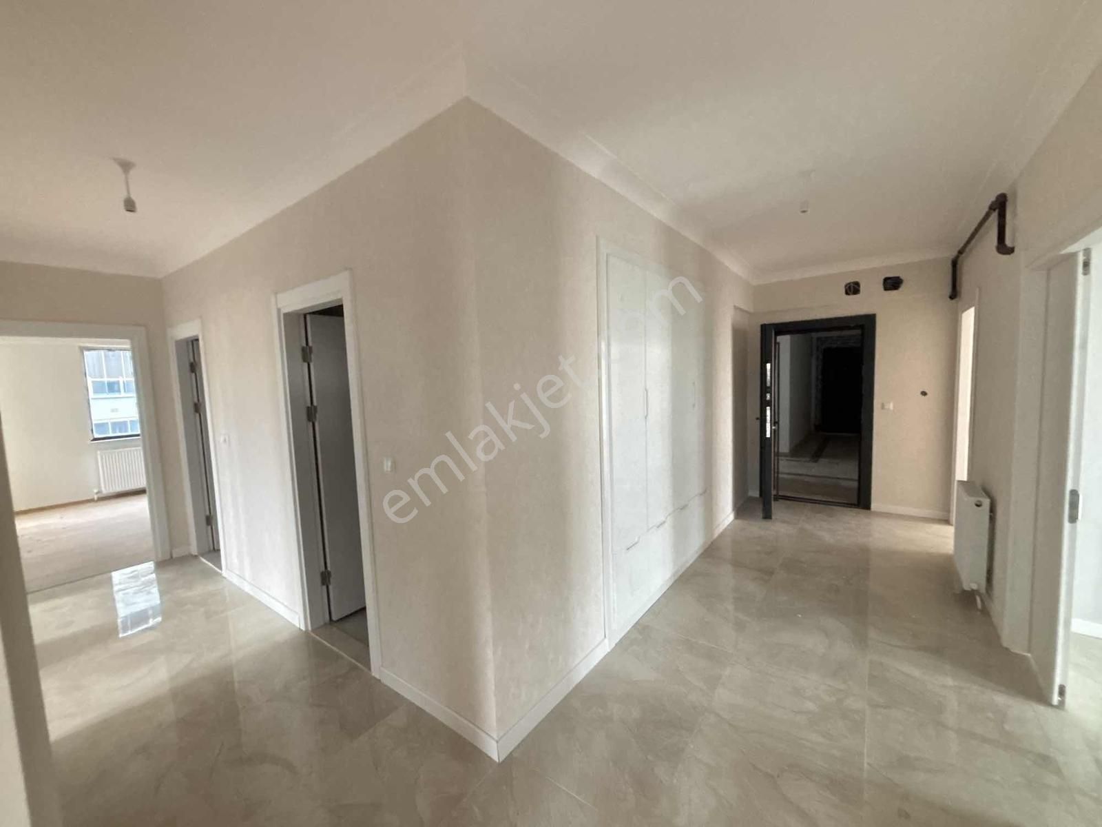 Tuna Gayrimenkul / 4+1 / Ara Kat / Güney Batı Cephe / Site - Görsel 12