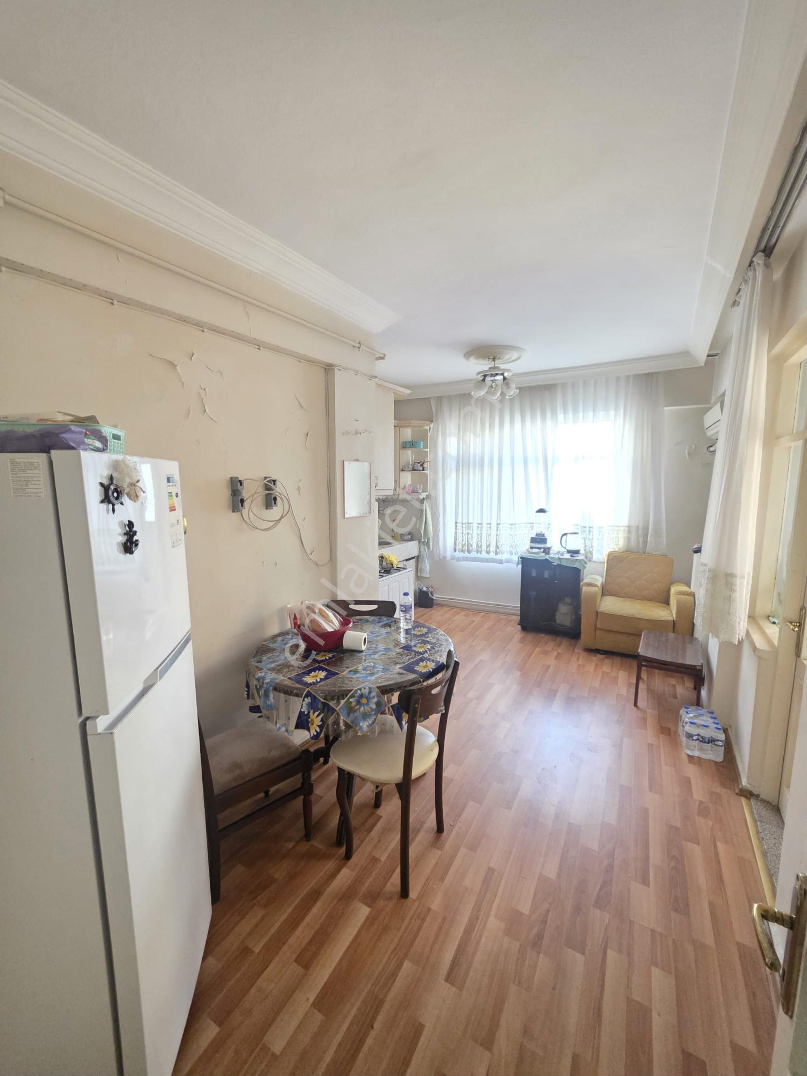 Saadet Caddesinde İci Temiz Satılık Daire - Görsel 15