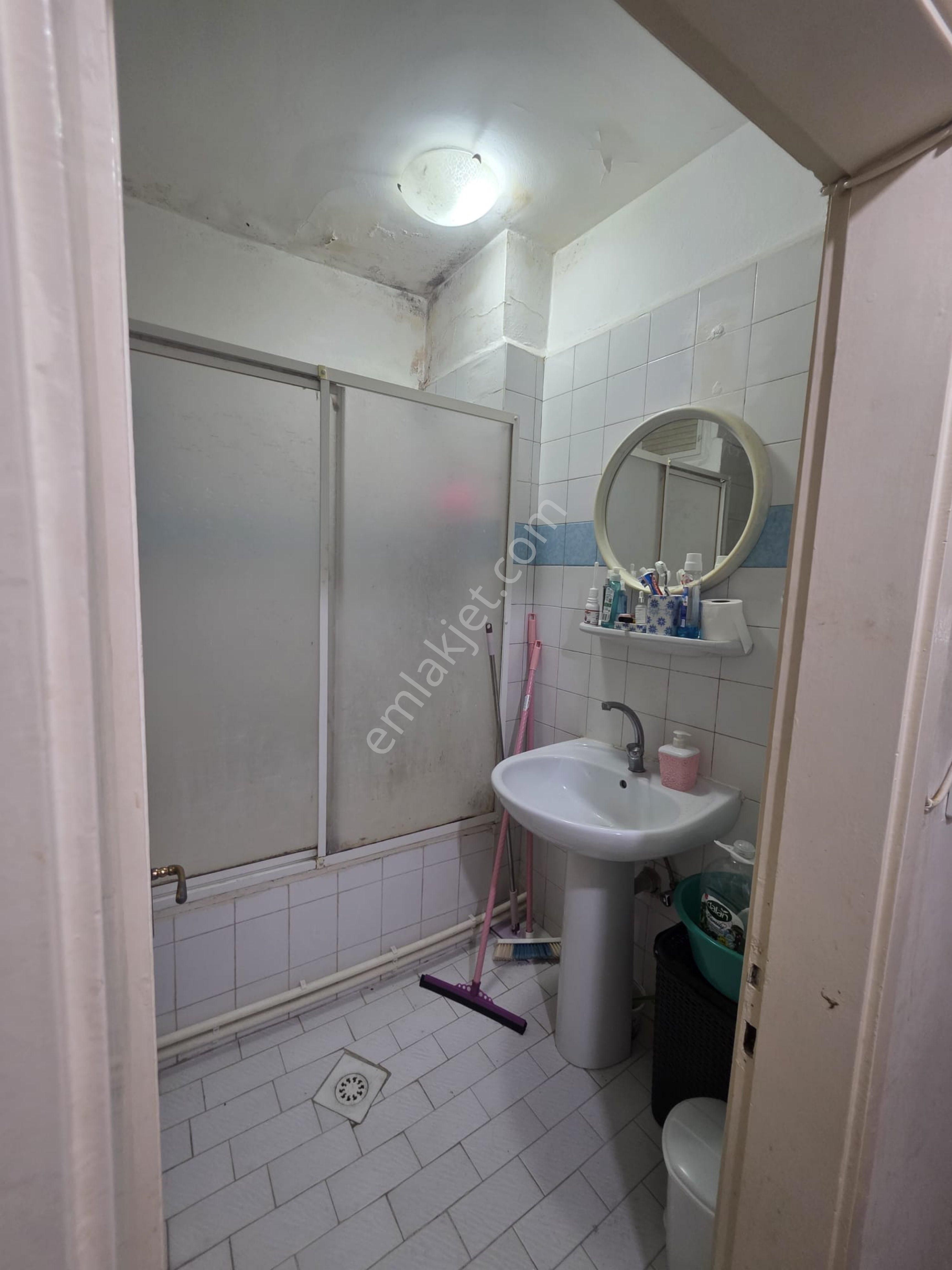 Saadet Caddesinde İci Temiz Satılık Daire - Görsel 3