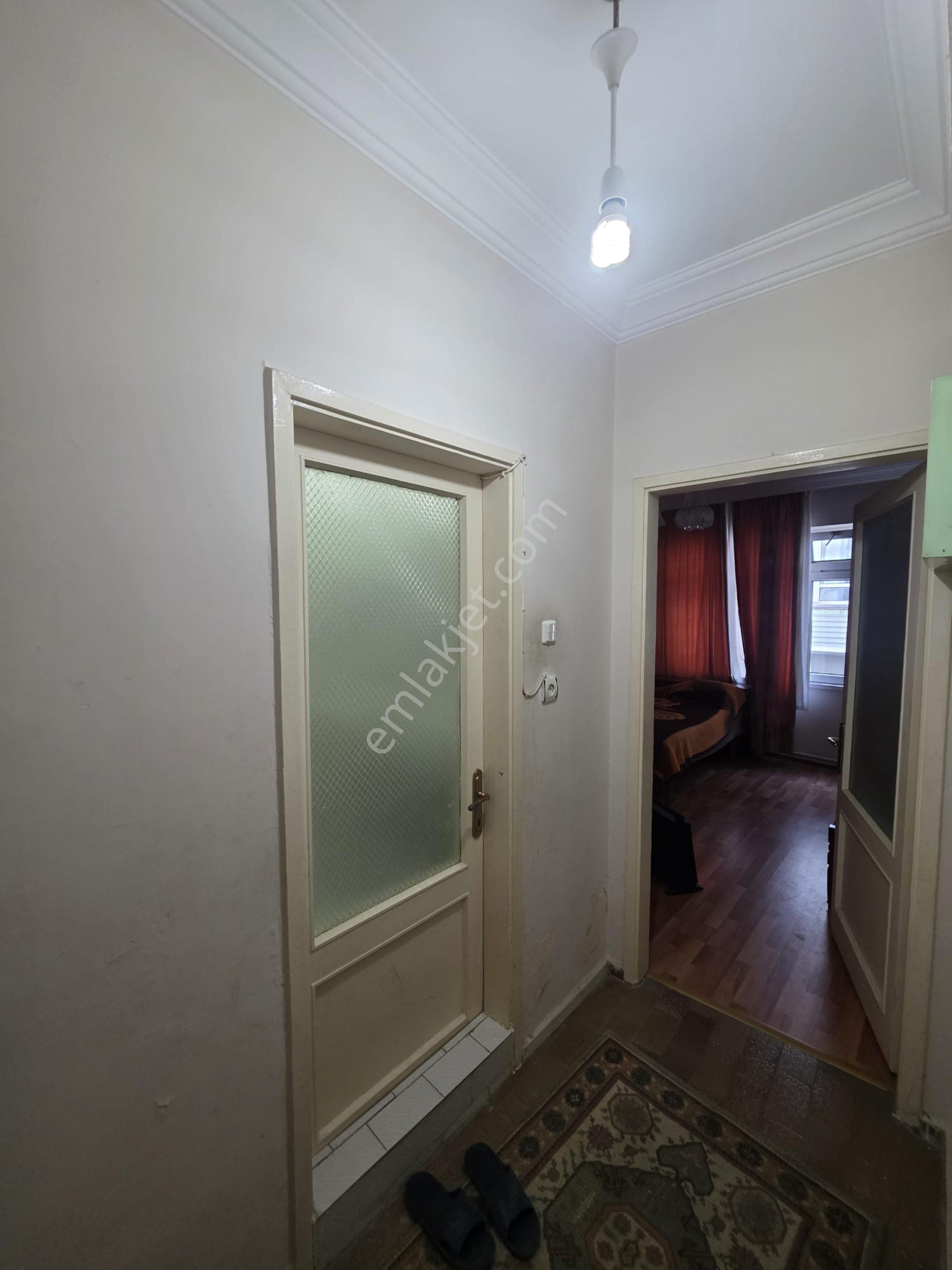 Saadet Caddesinde İci Temiz Satılık Daire - Görsel 6