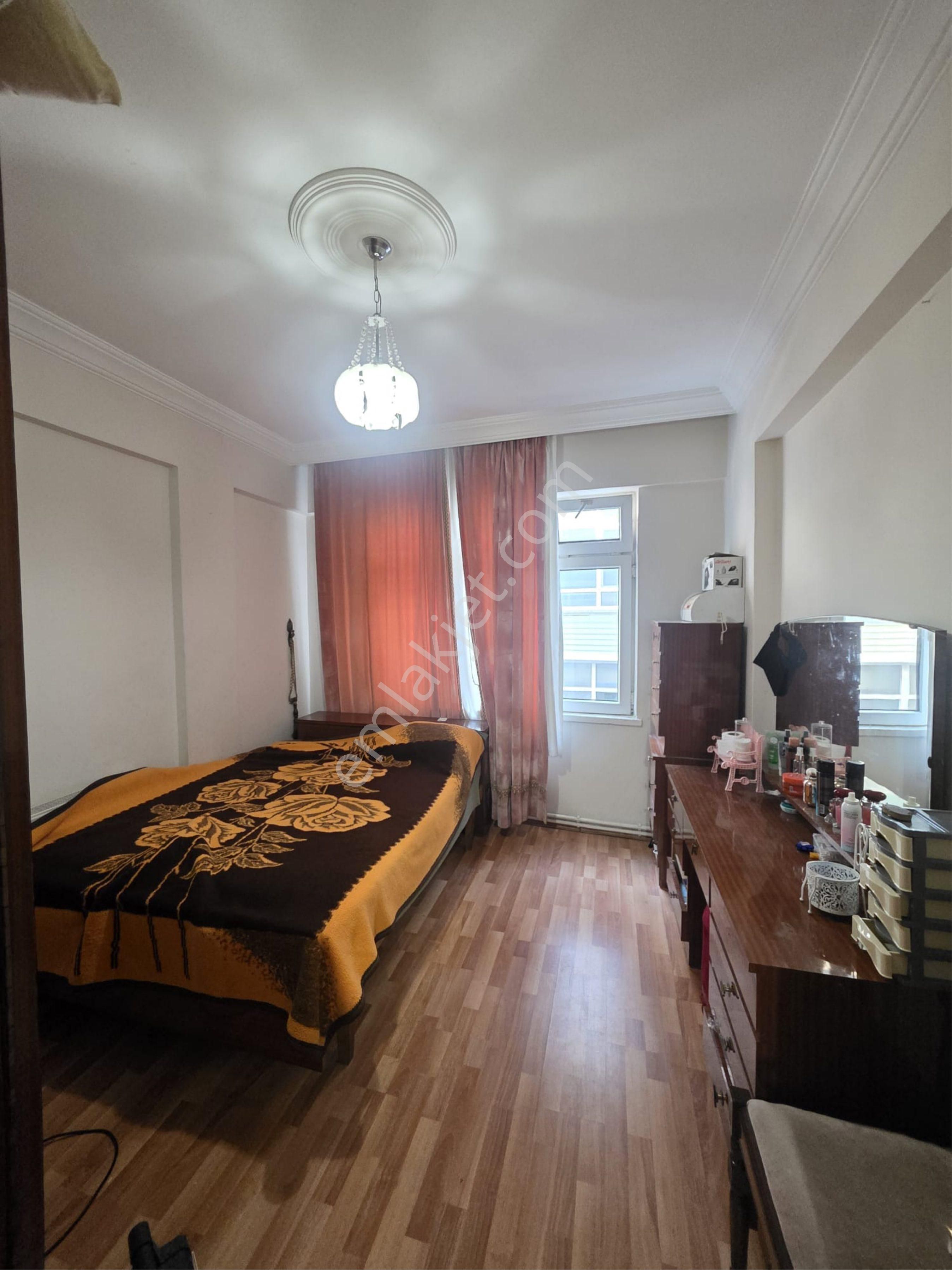 Saadet Caddesinde İci Temiz Satılık Daire - Görsel 5