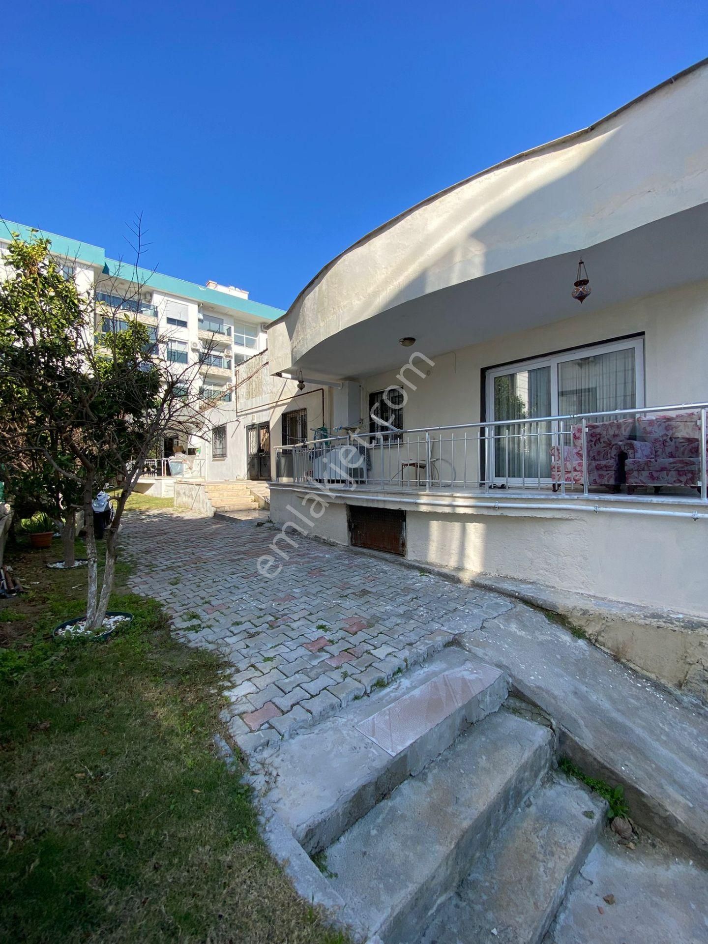 Kuşadası Havuzlu Site İçi 3+1 Müstakil Satılık Daire