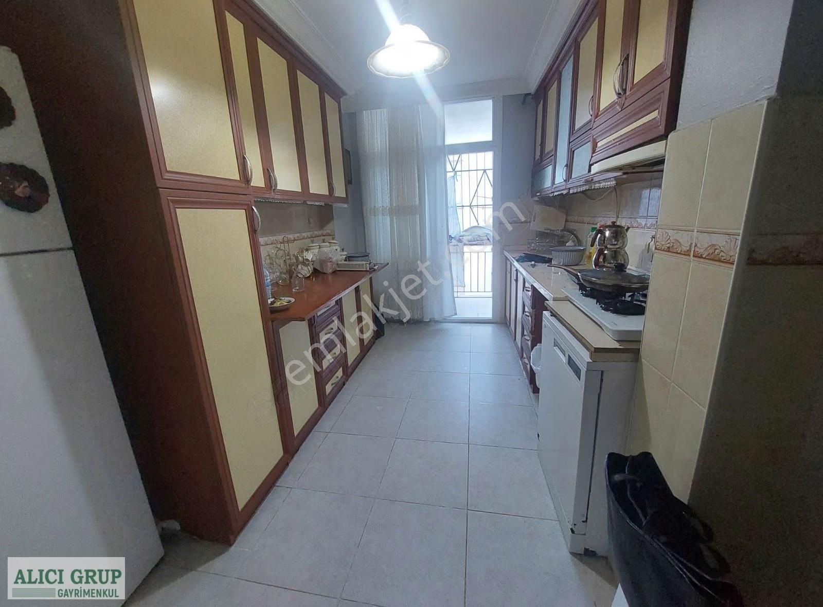 Ptt Evleri 3+1 Kapalı Mutfak Geniş Oturum En Merkezi Yerde.