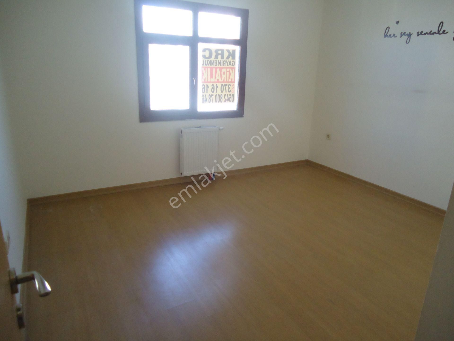 Krc'den Merkezi Konumda Katta Manzaralı Kiralık 3+1 Daire - Görsel 13