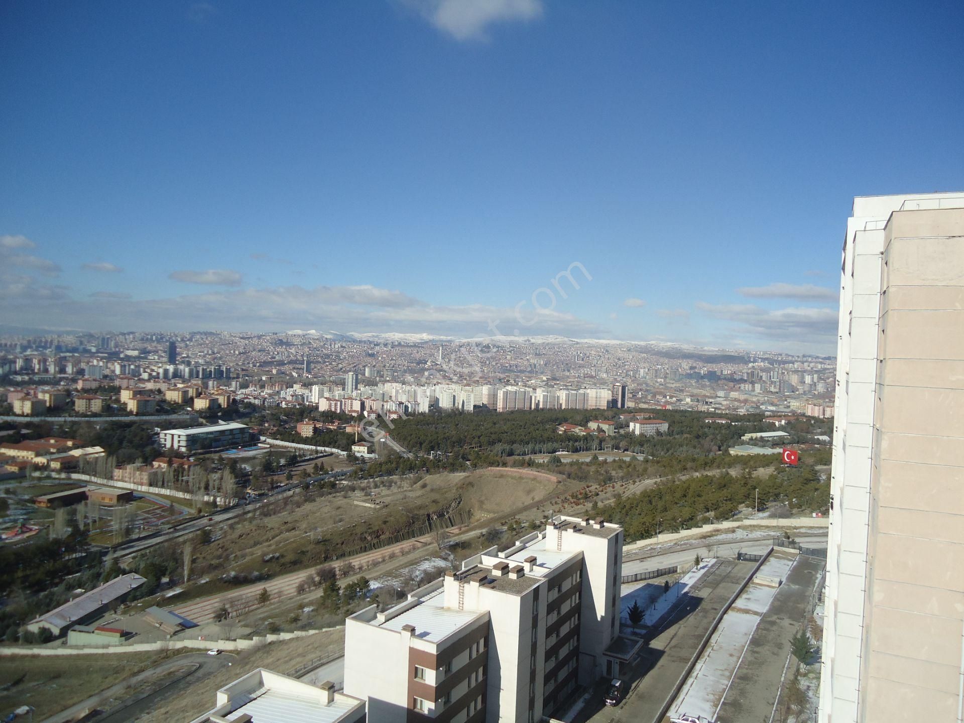 Krc'den Merkezi Konumda Katta Manzaralı Kiralık 3+1 Daire - Görsel 22