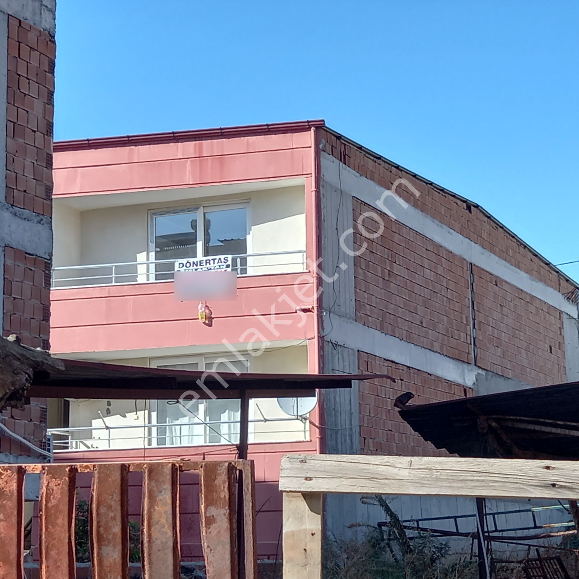 Dönertaş Emlaktan Kuyucakta Satılık 1+1 Daire