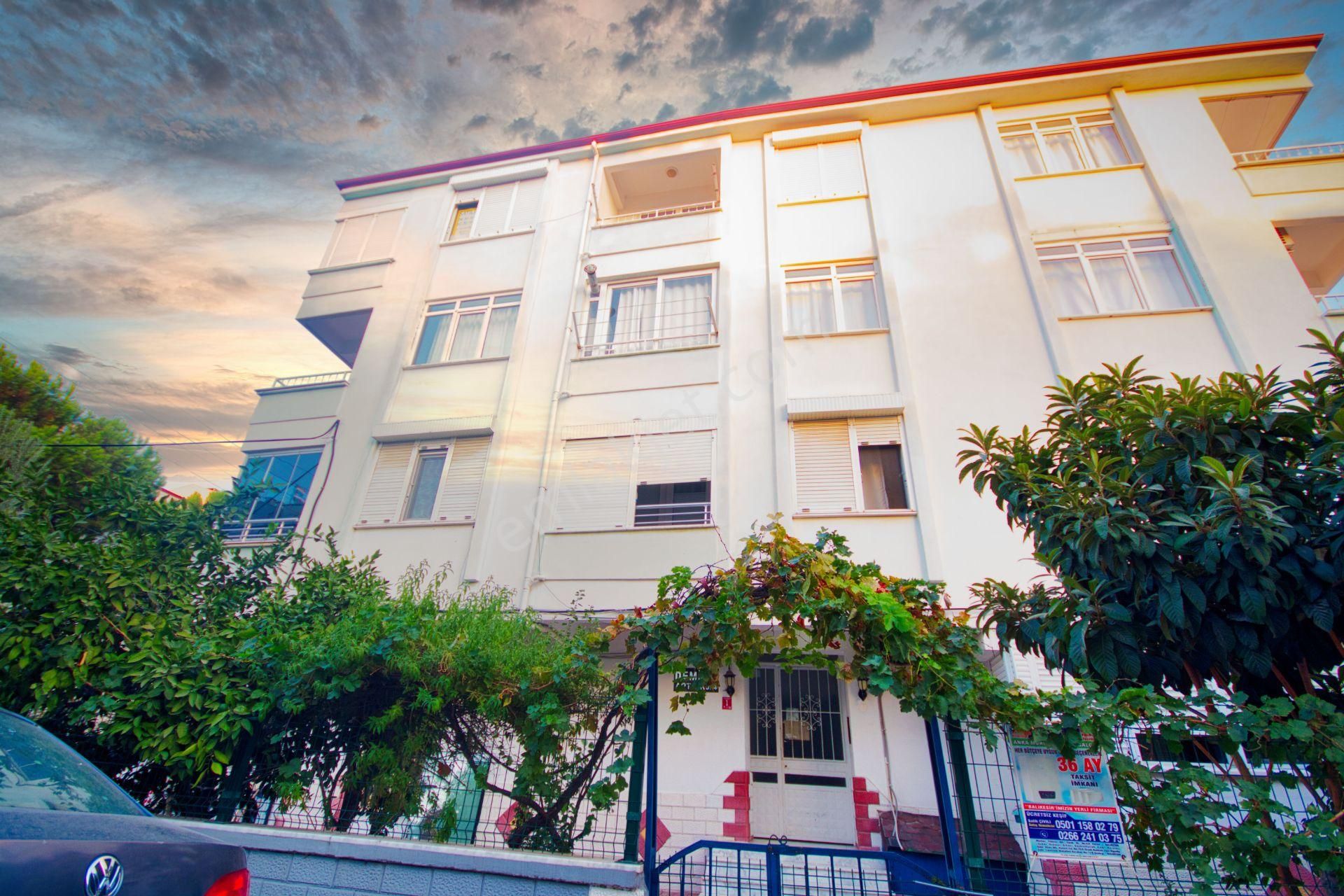 🛑🛑aktiften Akçay Merkez'de Satılık Çift Balkonlu Ön Cephe Denize Yakın 2+1daire
