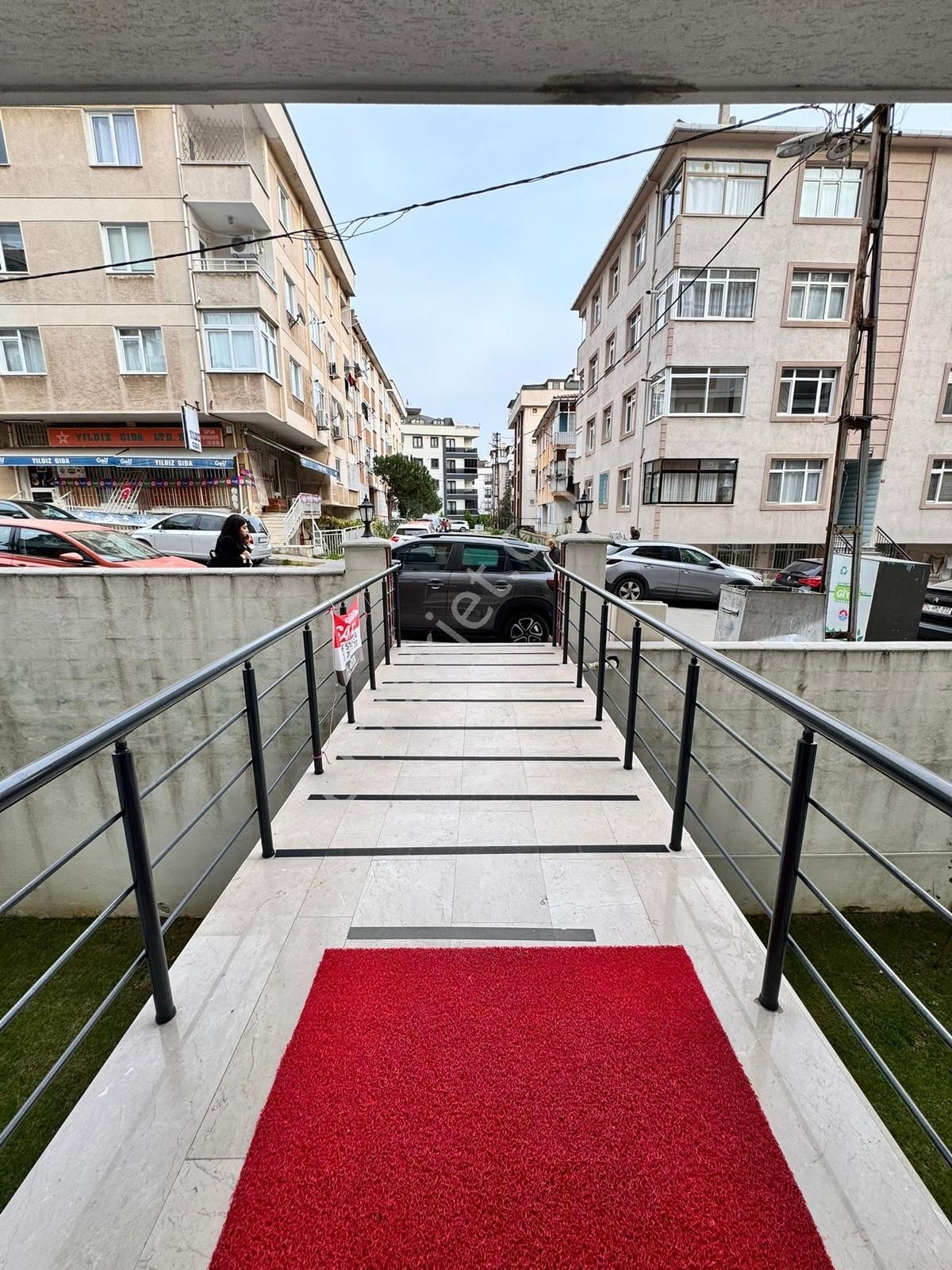 █ Konfor █ Minibüs Cad. 400 Metre, Bahçeli 5 Yıllık Ön Cephe 1+1 - Görsel 12