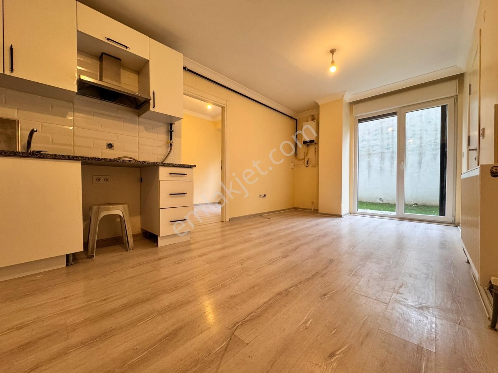 █ Konfor █ Minibüs Cad. 400 Metre, Bahçeli 5 Yıllık Ön Cephe 1+1 - Görsel 15