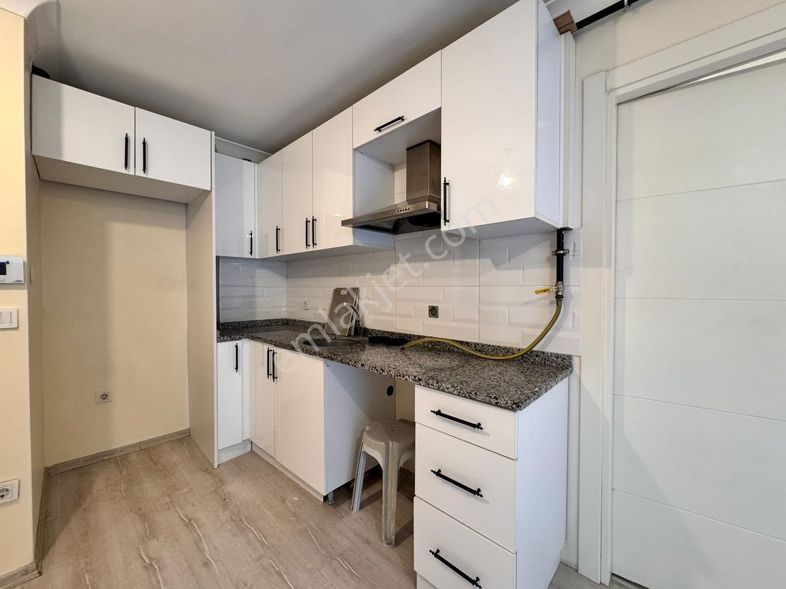 █ Konfor █ Minibüs Cad. 400 Metre, Bahçeli 5 Yıllık Ön Cephe 1+1 - Görsel 30