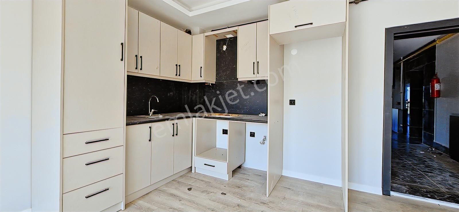 Sahile Yakın , Anayol Altında, Tramvay Projesine Cephe - Görsel 13