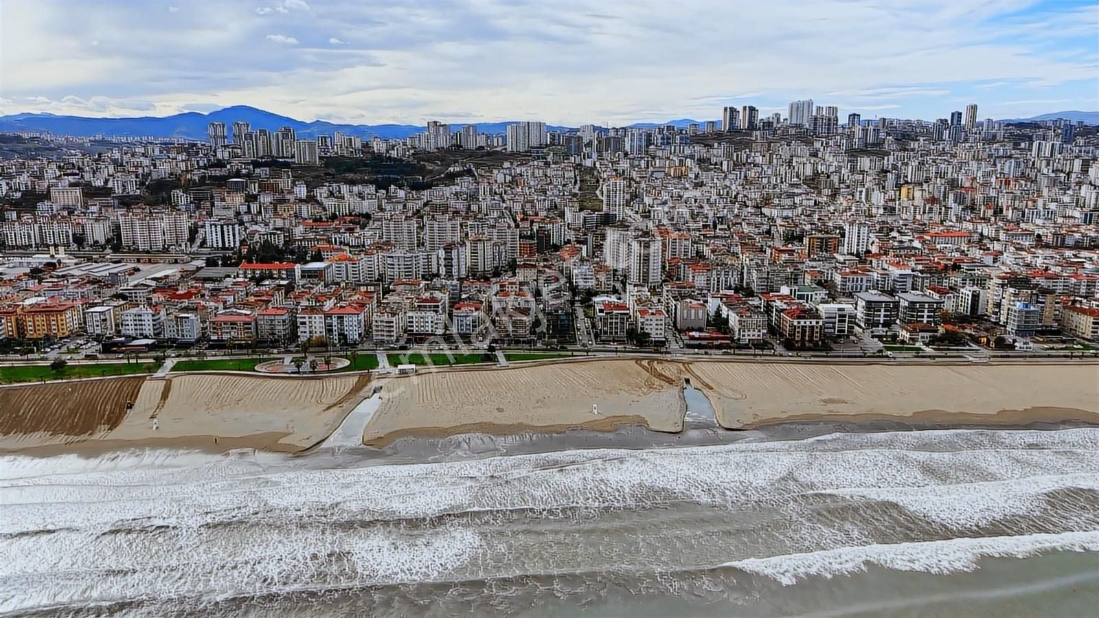 Sahile Ve Anayola Cephe Siteiçi Lüks 3+1