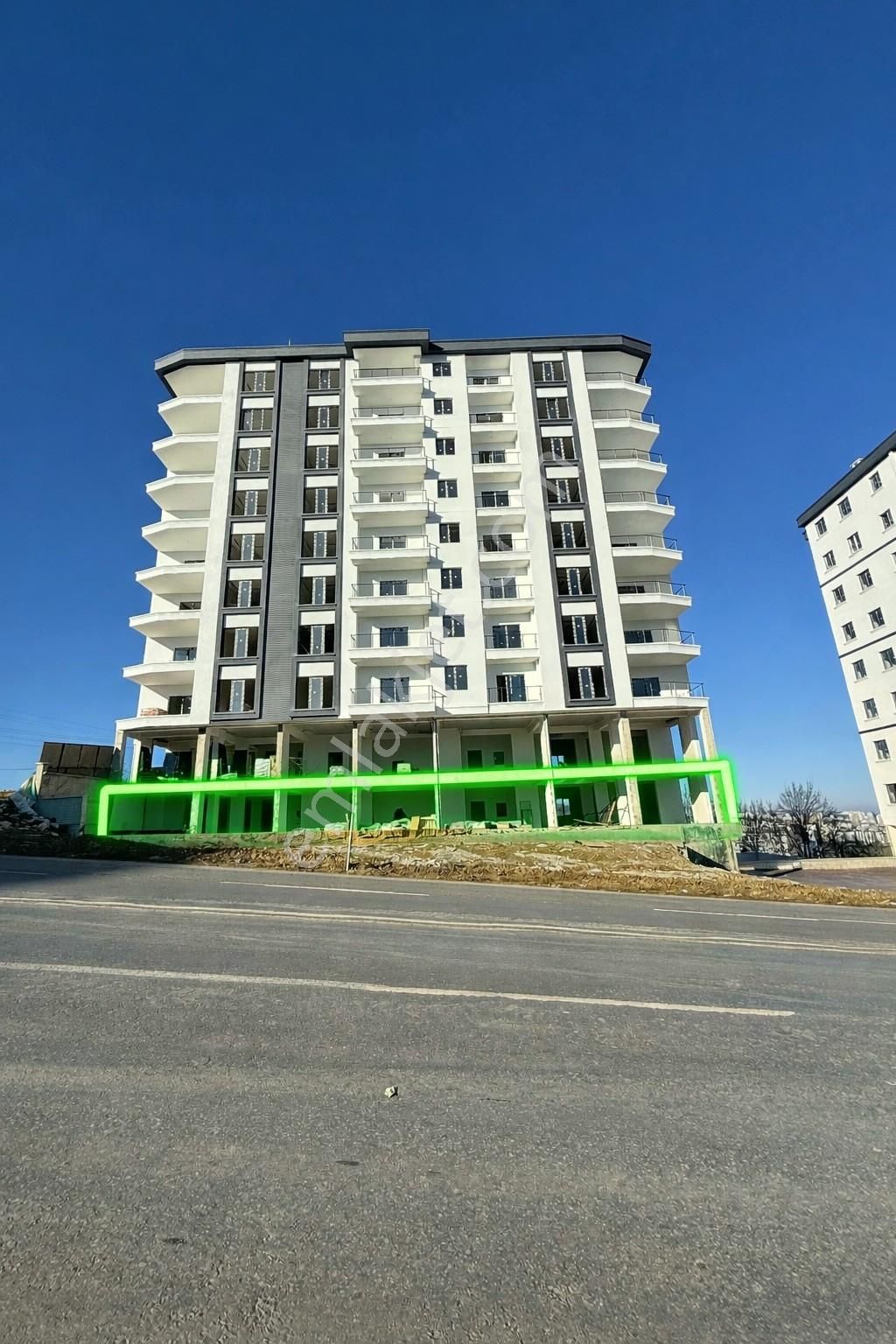 Atakumun En Değerli Ticari Noktasında Anayola Tam Cepheli