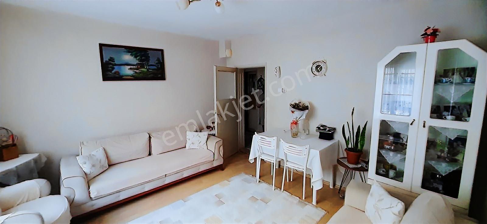 Çiftehavuzlarda Etibankcaddesine Yakın Satılık 2katlı Müstakilev