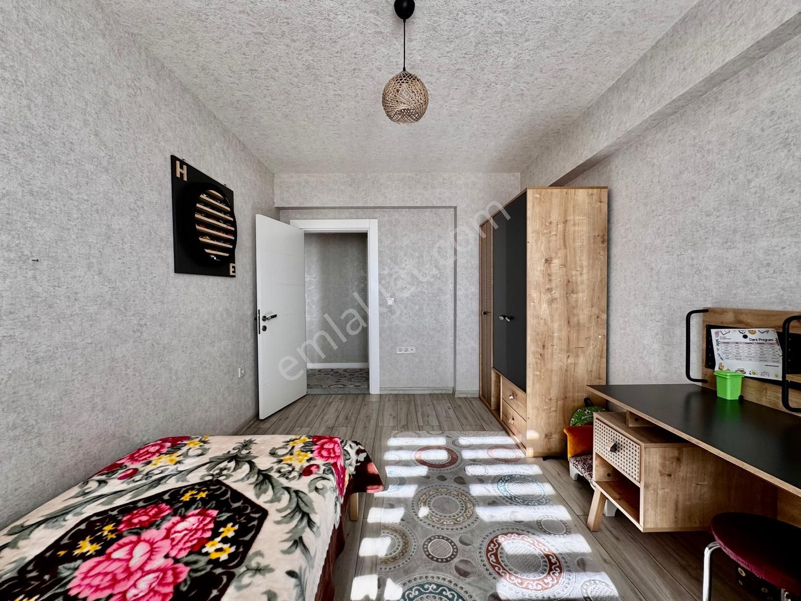Kalecik Emlak'tan G.odalı K.otopark Teras Balkonlu Asansörlü Sitede 4+1 - Görsel 14
