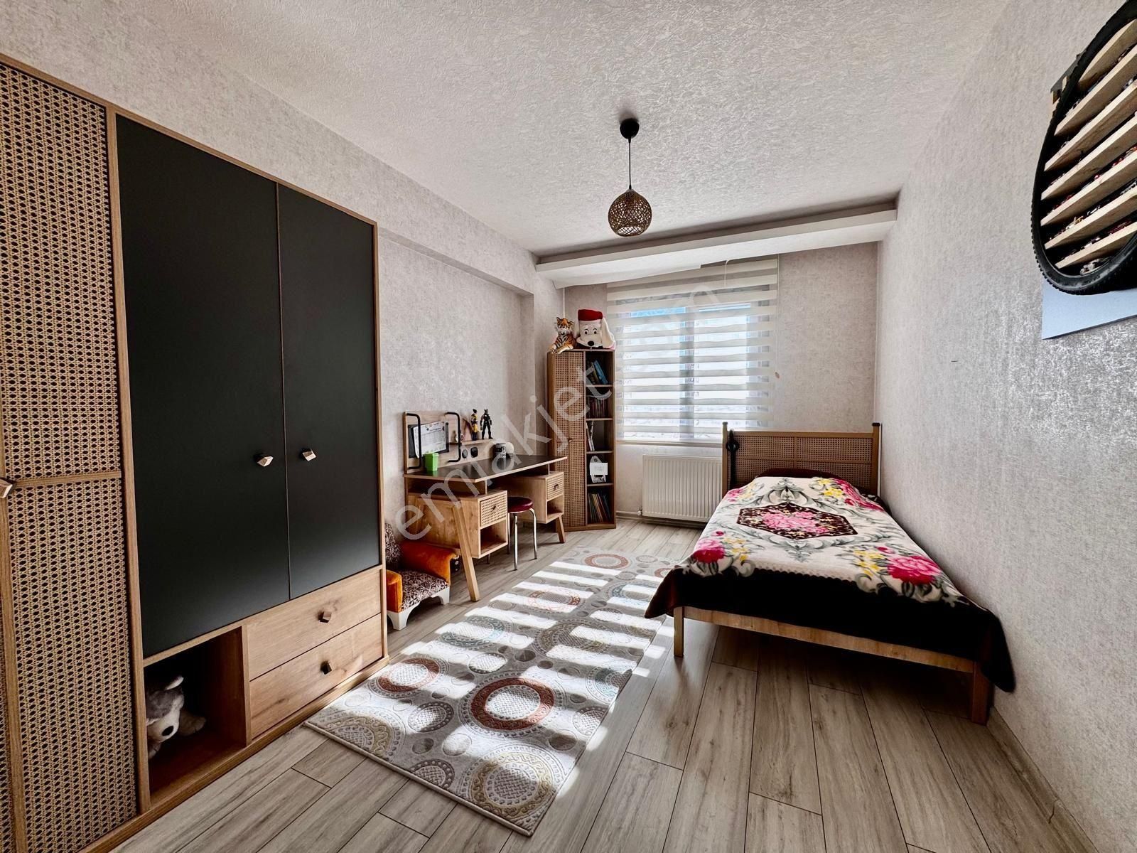 Kalecik Emlak'tan G.odalı K.otopark Teras Balkonlu Asansörlü Sitede 4+1 - Görsel 15