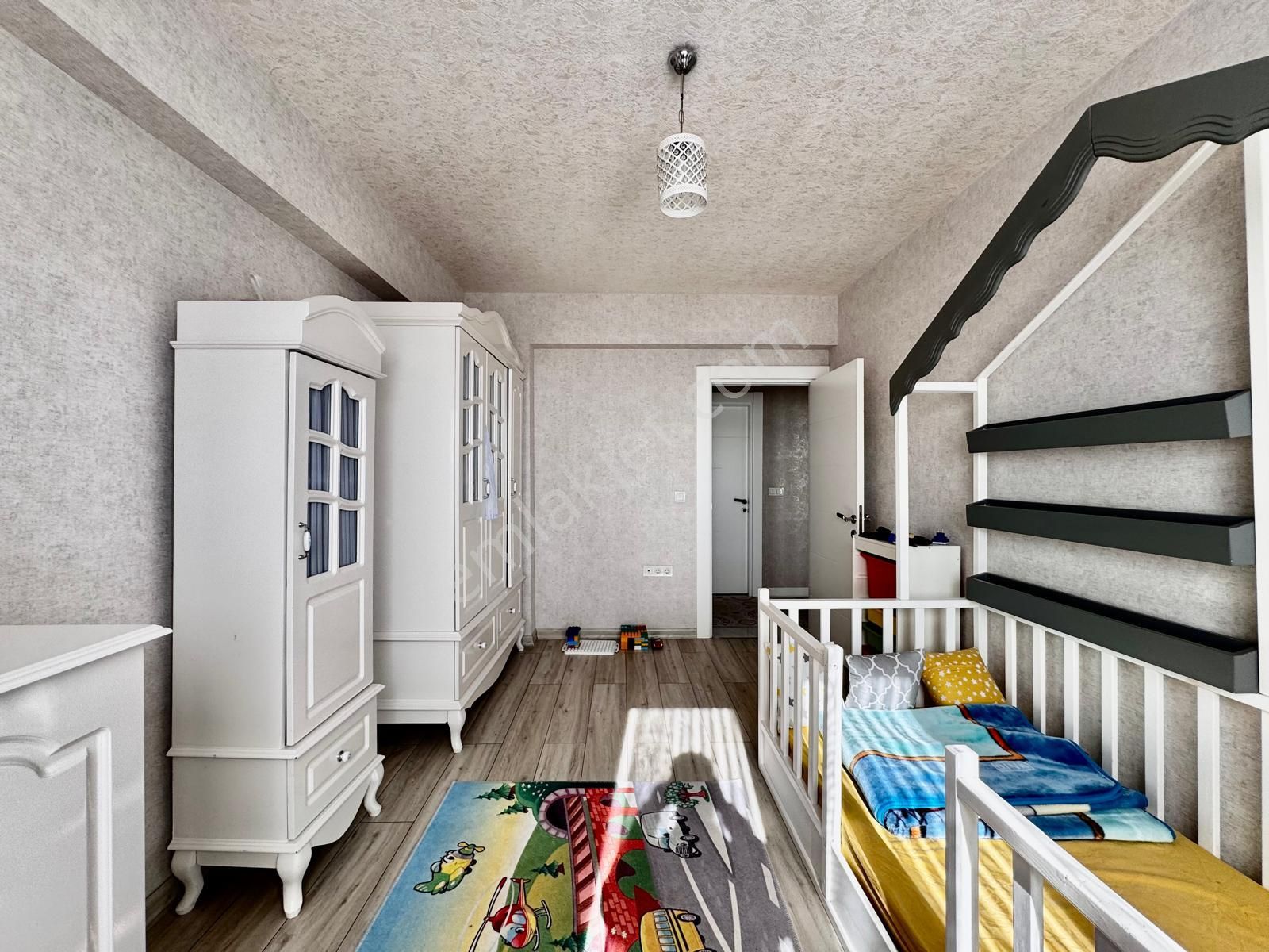 Kalecik Emlak'tan G.odalı K.otopark Teras Balkonlu Asansörlü Sitede 4+1 - Görsel 12