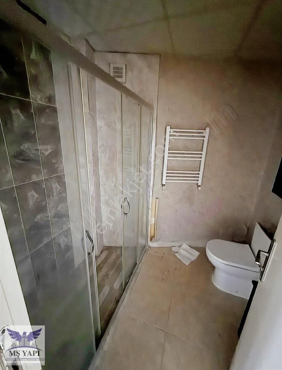 Metrobüse Yakın İşlek Cadde Üzeri Balkonlu 1+1 Kiralık - Görsel 4