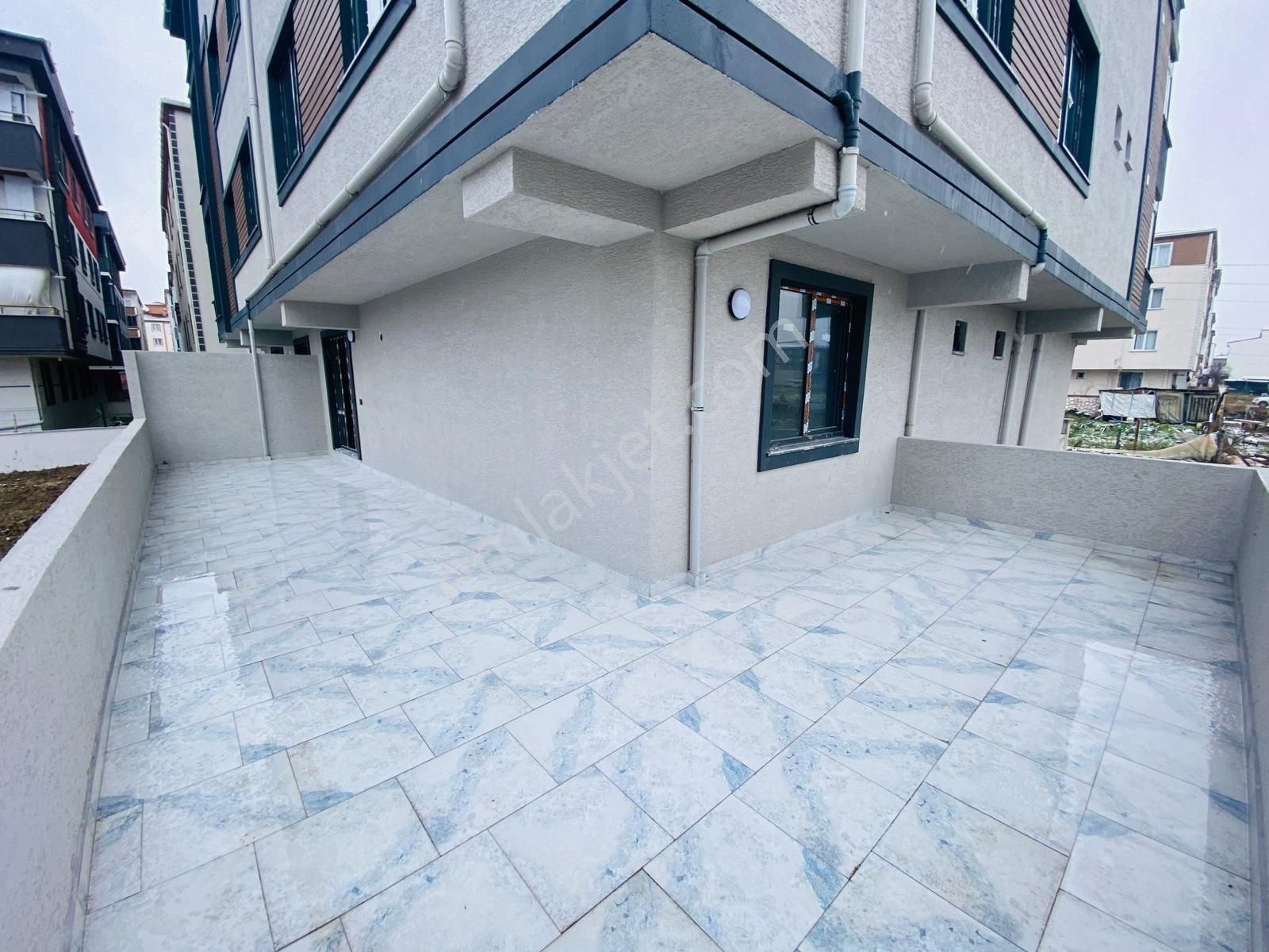 Güven'den Kapaklı'da Yerden Isıtmalı,otoparklı Teraslı 1+1 Daire - Görsel 3