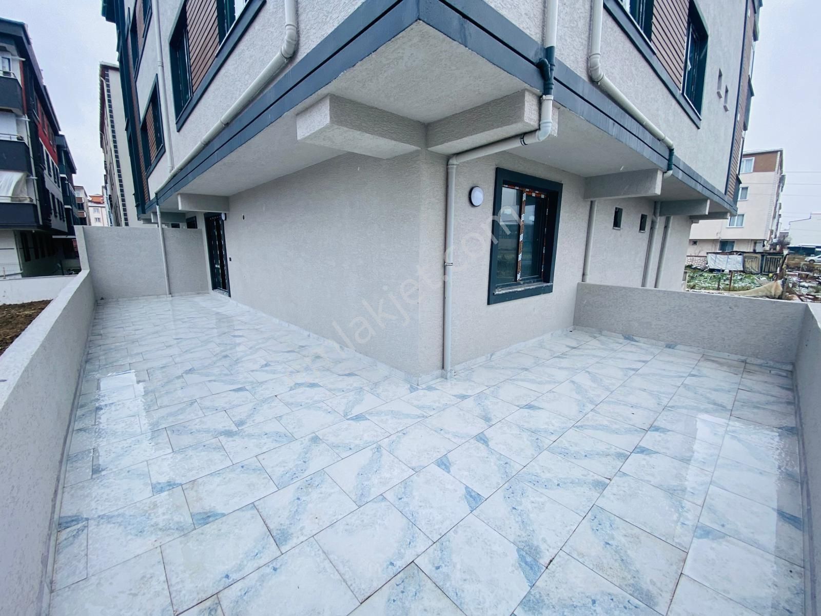 Güven'den Kapaklı'da Yerden Isıtmalı,otoparklı Teraslı 1+1 Daire - Görsel 4