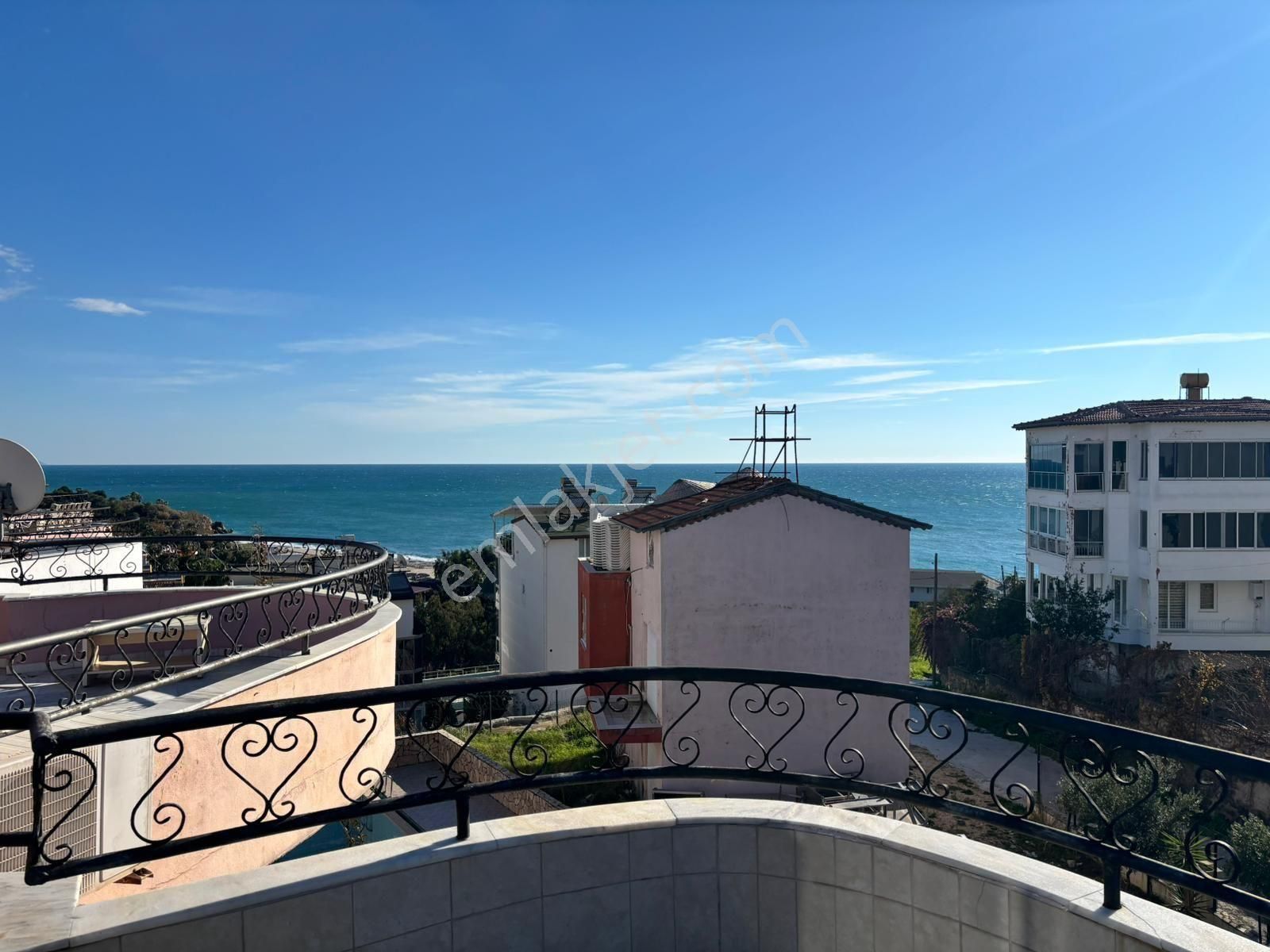 Alanya Konaklı Gökkuşağı Sitesi Satılık 3+2 Triplex Villa