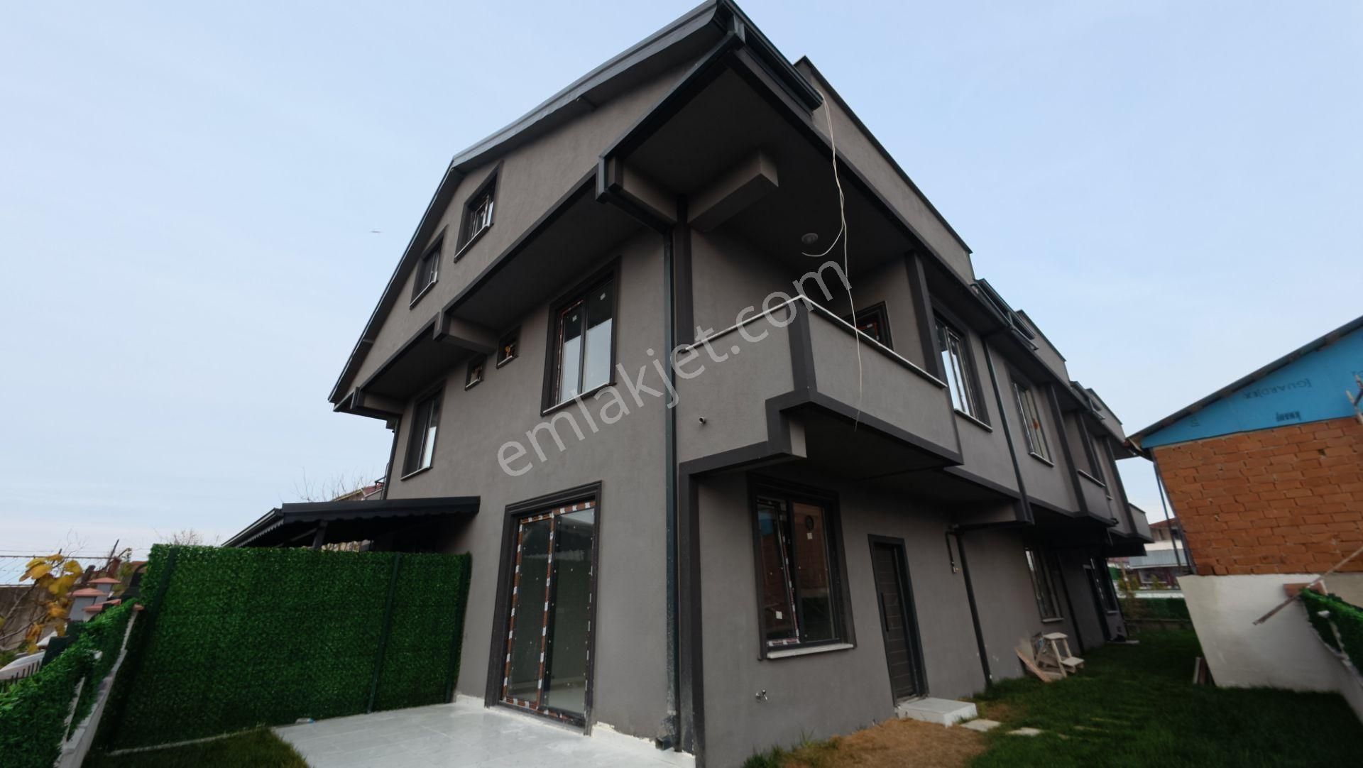 Kocaali De Merkez Plaj Yalı Mah’de Geniş Bahçeli 3+1 Villa