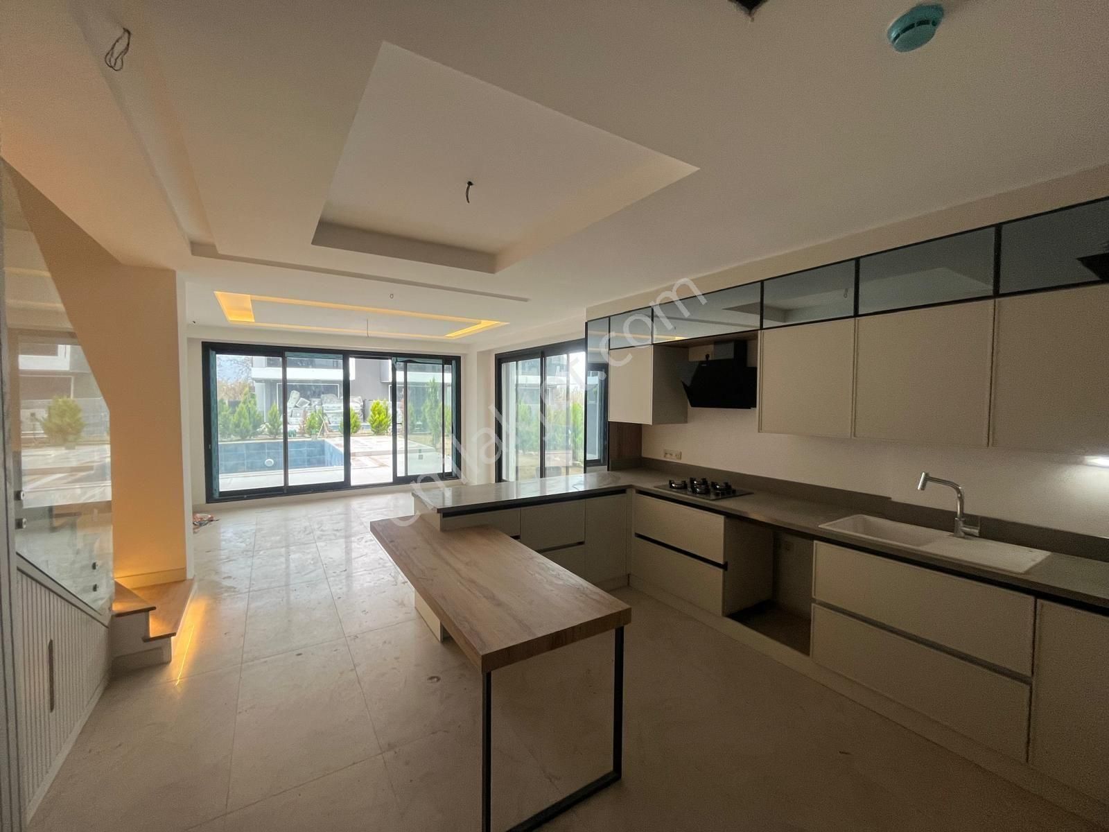 Kuşadası Davutlar’da Özel Havuzlu 3+1 Villa - Görsel 19