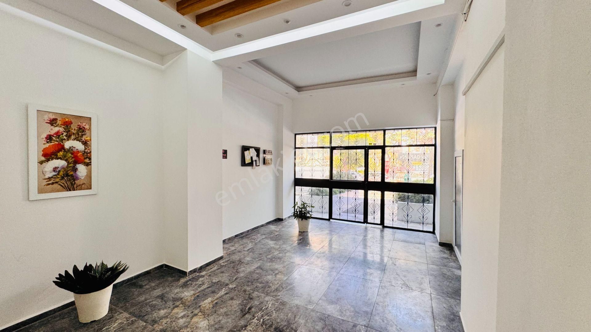 Şehir Merkezinde Satılık 1+1 Geniş Daire - Görsel 9