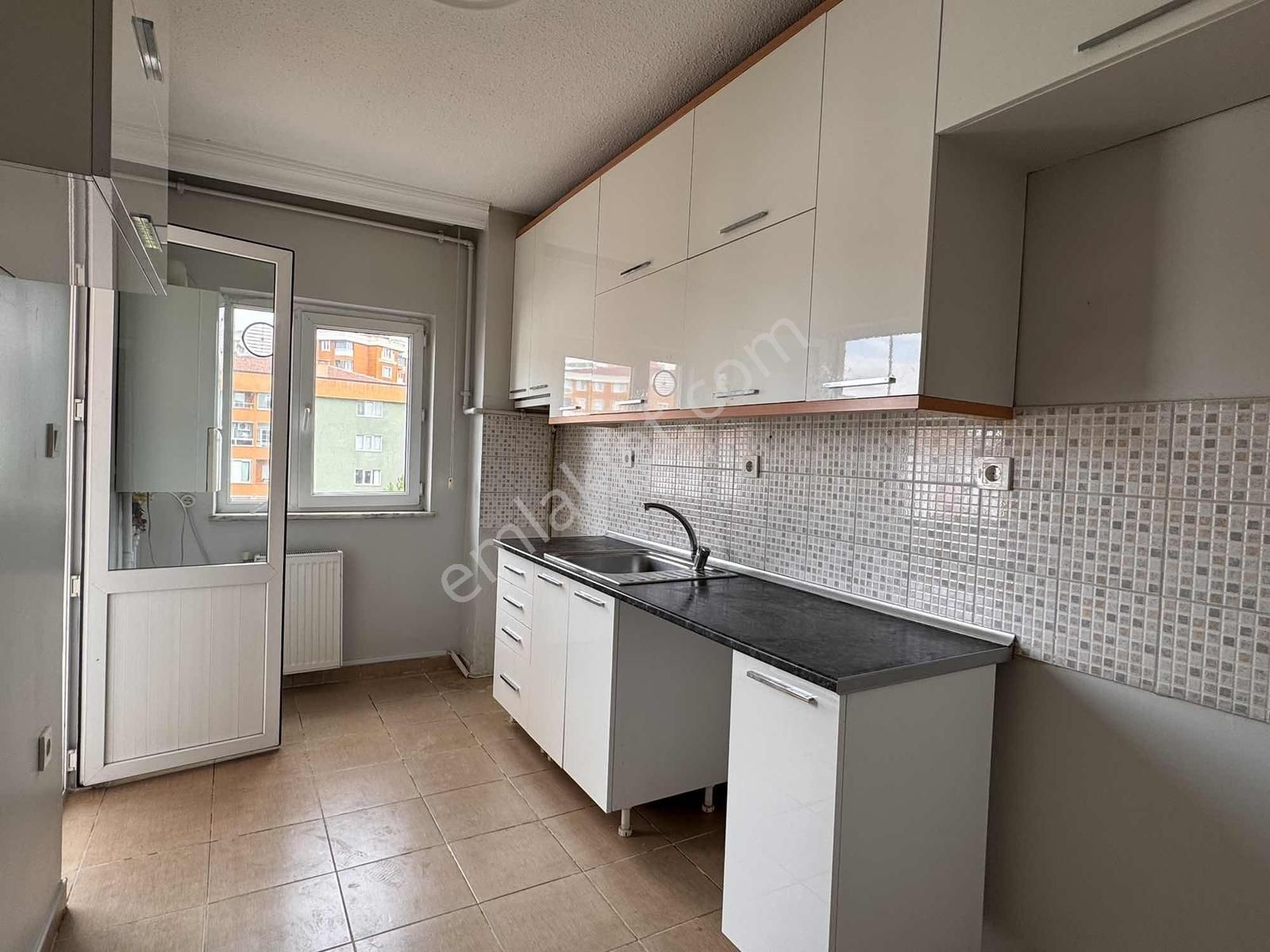 Öğretmenler Sitesi'nde Havuz Ve Peyzaj Manzaralı Geniş 3+1 Daire - Görsel 10