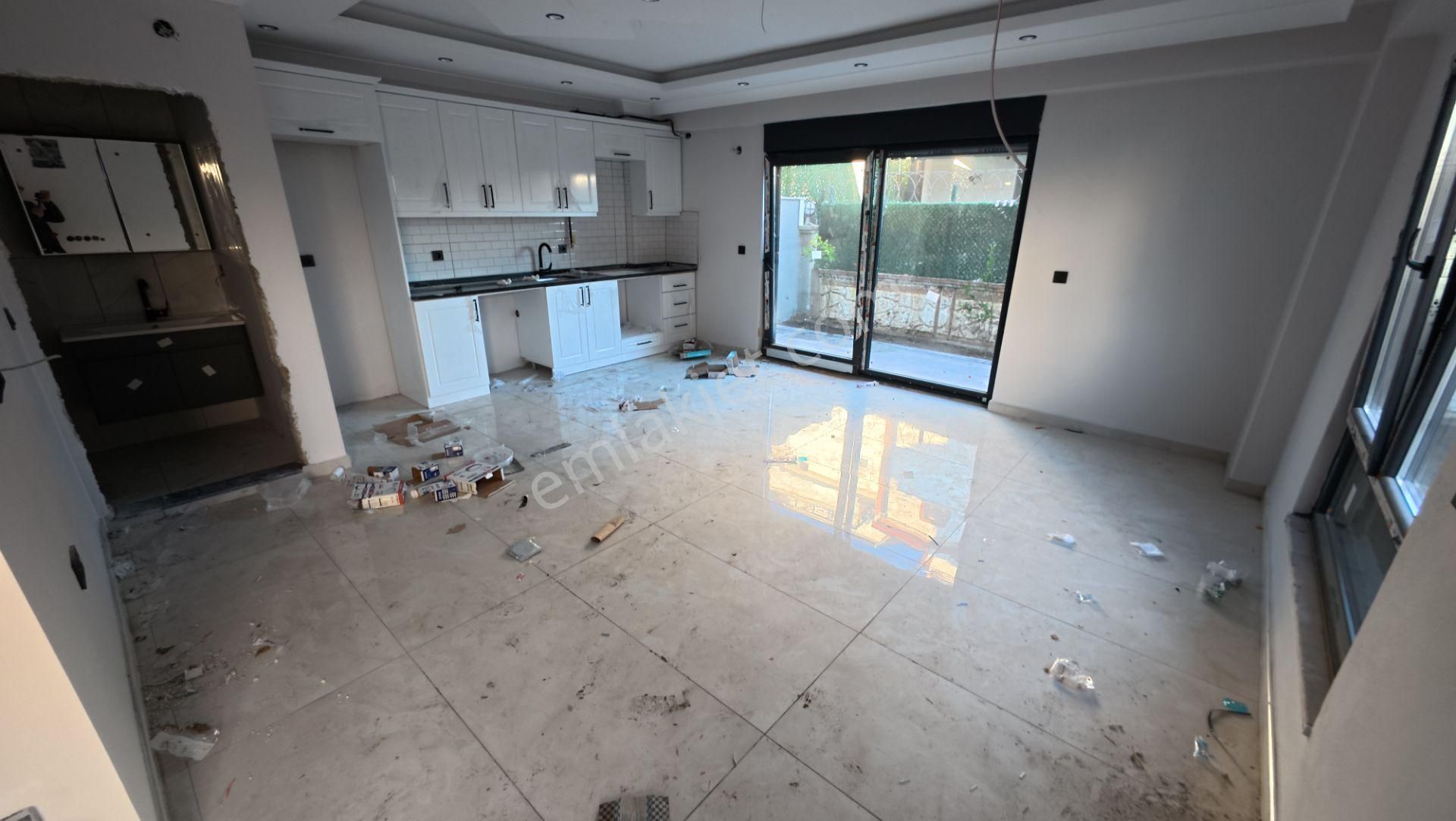 Kocaali De Deniz Manzarasına Sahip Geniş Bahçeli 4+1 Villa - Görsel 12