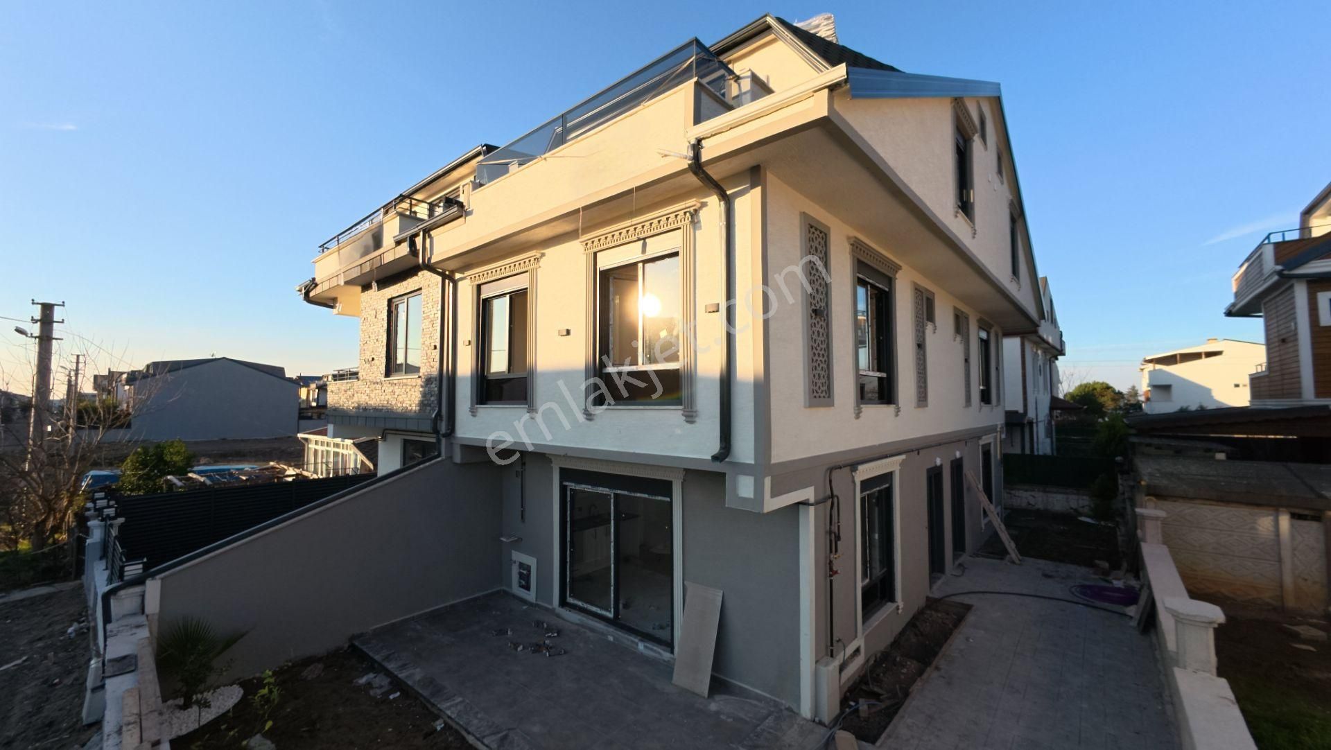 Kocaali De Deniz Manzarasına Sahip Geniş Bahçeli 4+1 Villa - Görsel 3