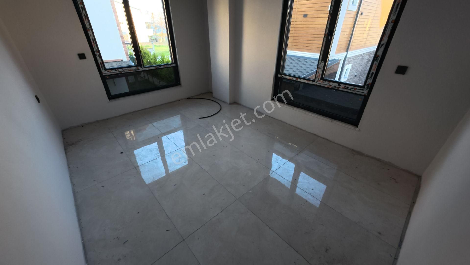 Kocaali De Deniz Manzarasına Sahip Geniş Bahçeli 4+1 Villa - Görsel 23