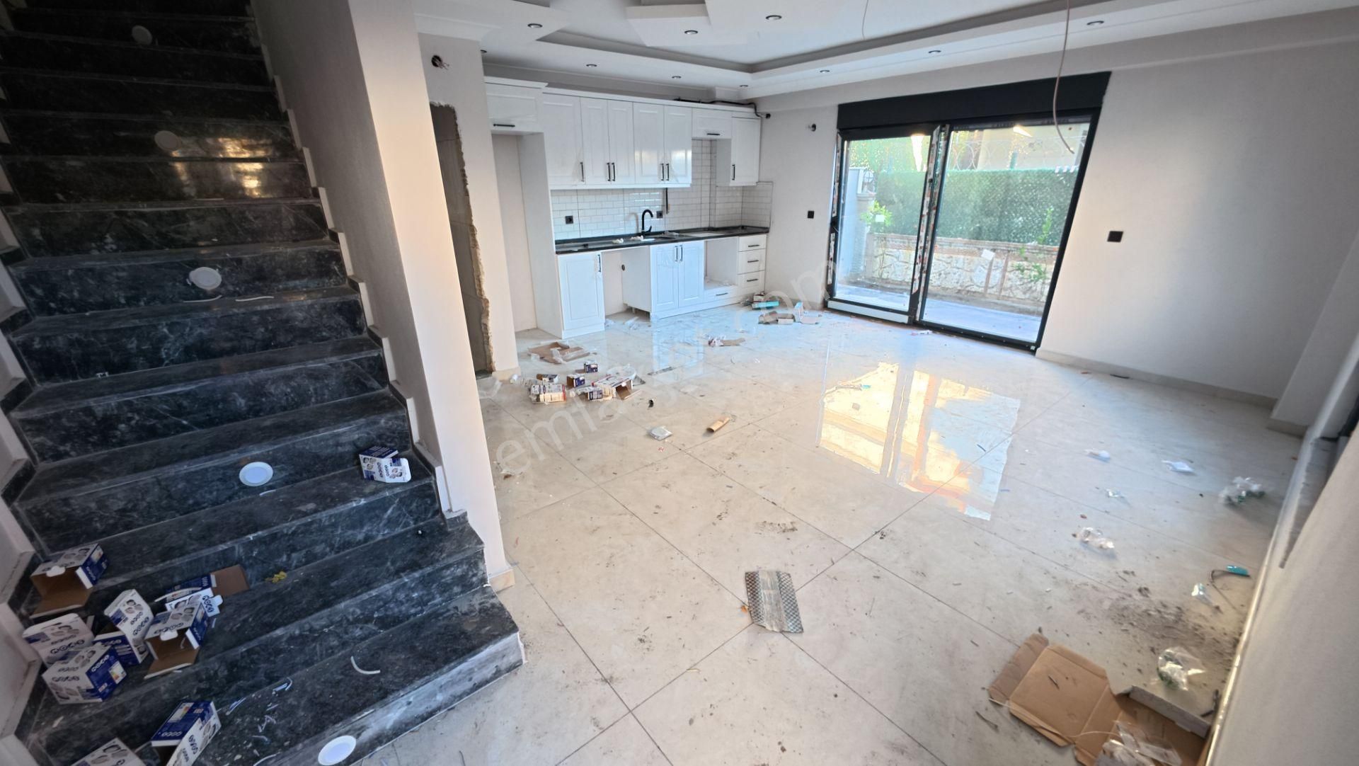 Kocaali De Deniz Manzarasına Sahip Geniş Bahçeli 4+1 Villa - Görsel 11