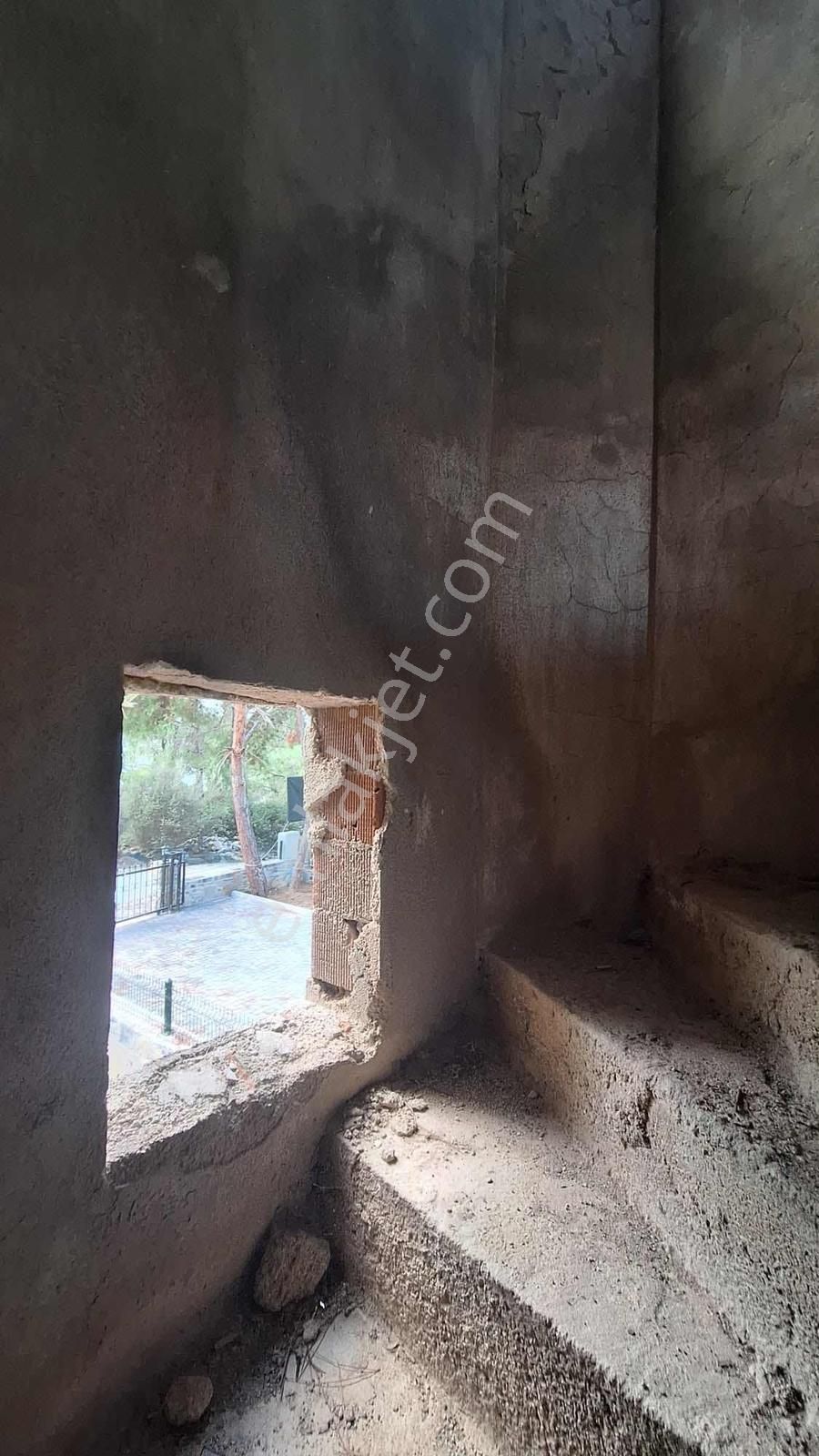 Milas Kıyıkışlacık Denize Sıfır Sitede Satılık Natamam Villa - Görsel 9
