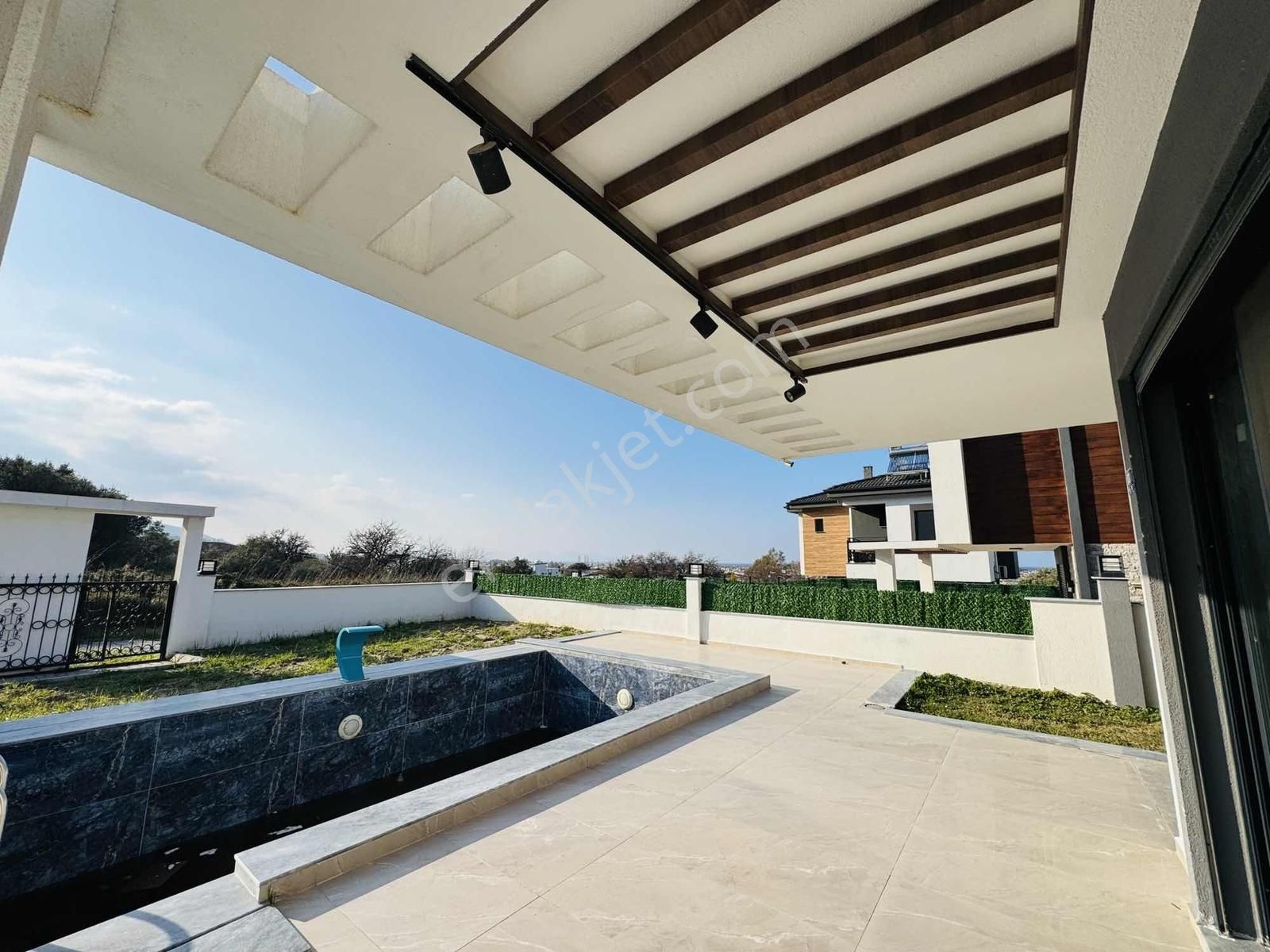 Güzelçamlı'da 380 M2 Arsa İçinde Siteden Bağımsız 4+1 Villa - Görsel 26