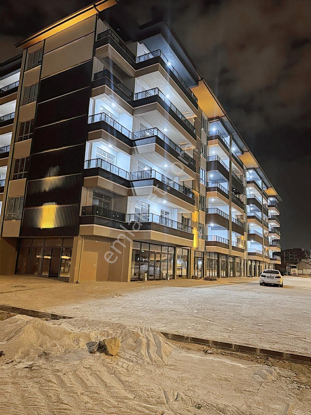 Hamzaoğlu Mahallesi Sarıyakup Caddesinde Satılık Sıfır 3+1 Daire