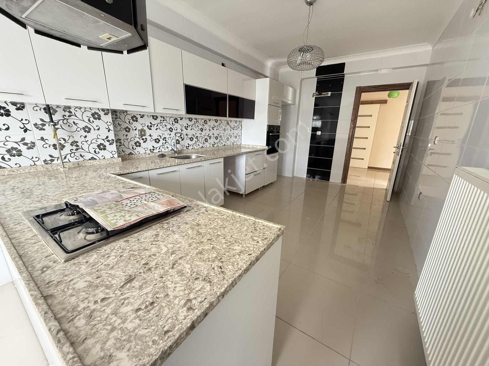 Güllübağ Emlak'tan Site İçinde Kiralık 4+1 - Görsel 17