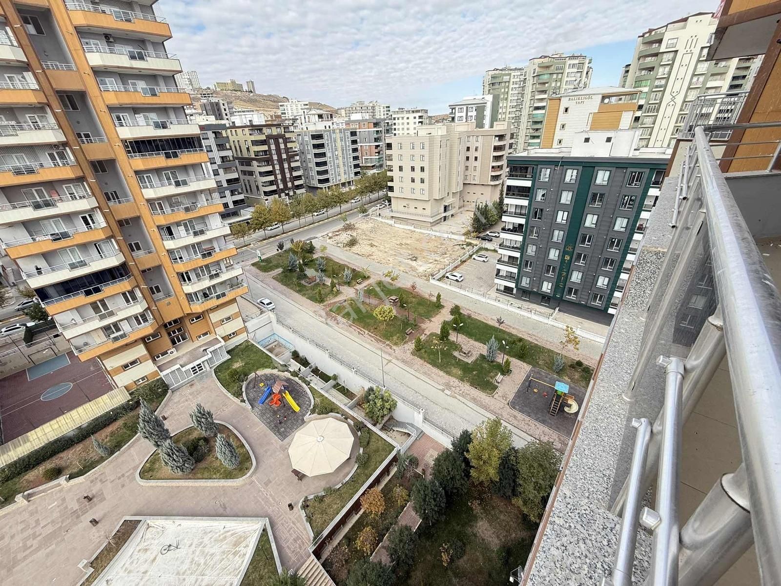 Güllübağ Emlak'tan Site İçinde Kiralık 4+1 - Görsel 4