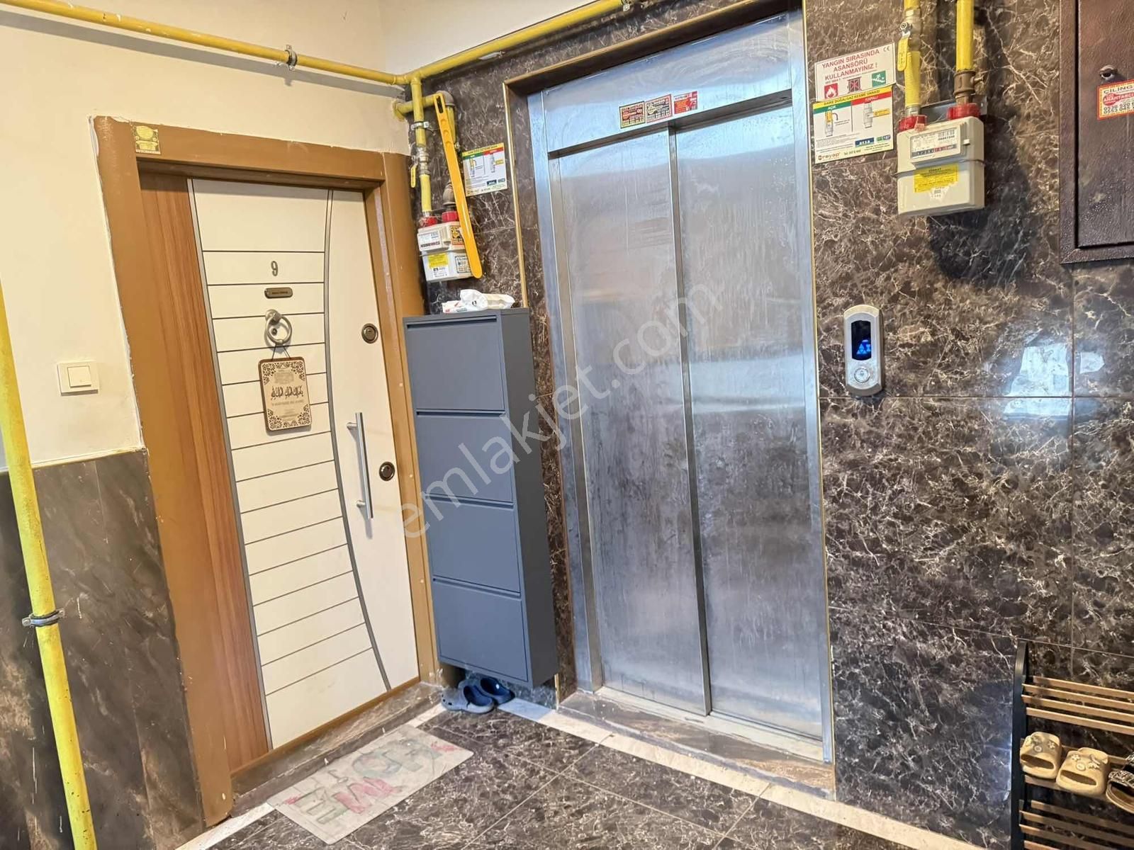 Güllübağ'da Cadde Üzeri 3+1 Arakat - Görsel 14